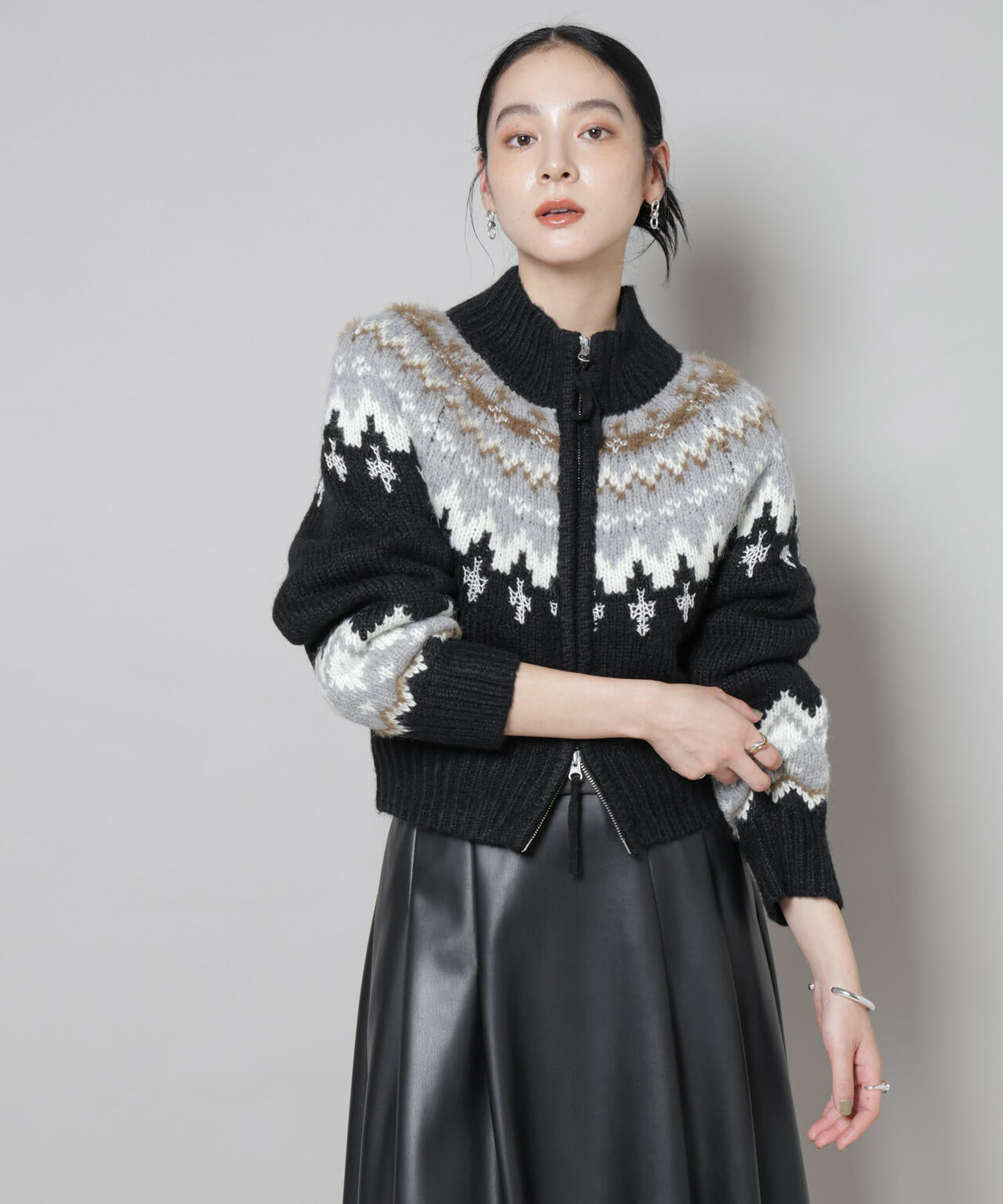 求心ショートzipカーディガン