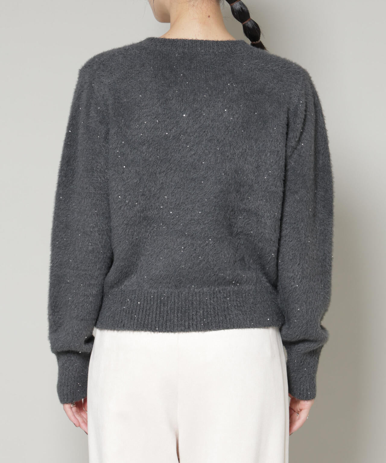 スパンコールフェザーニットプルオーバー 6695222343