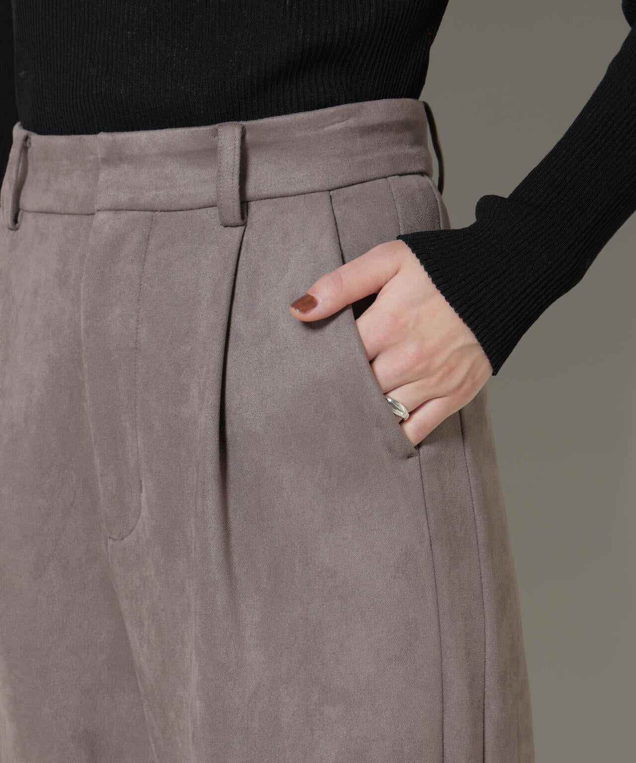 フェイクスエードタックパンツ 6695227322