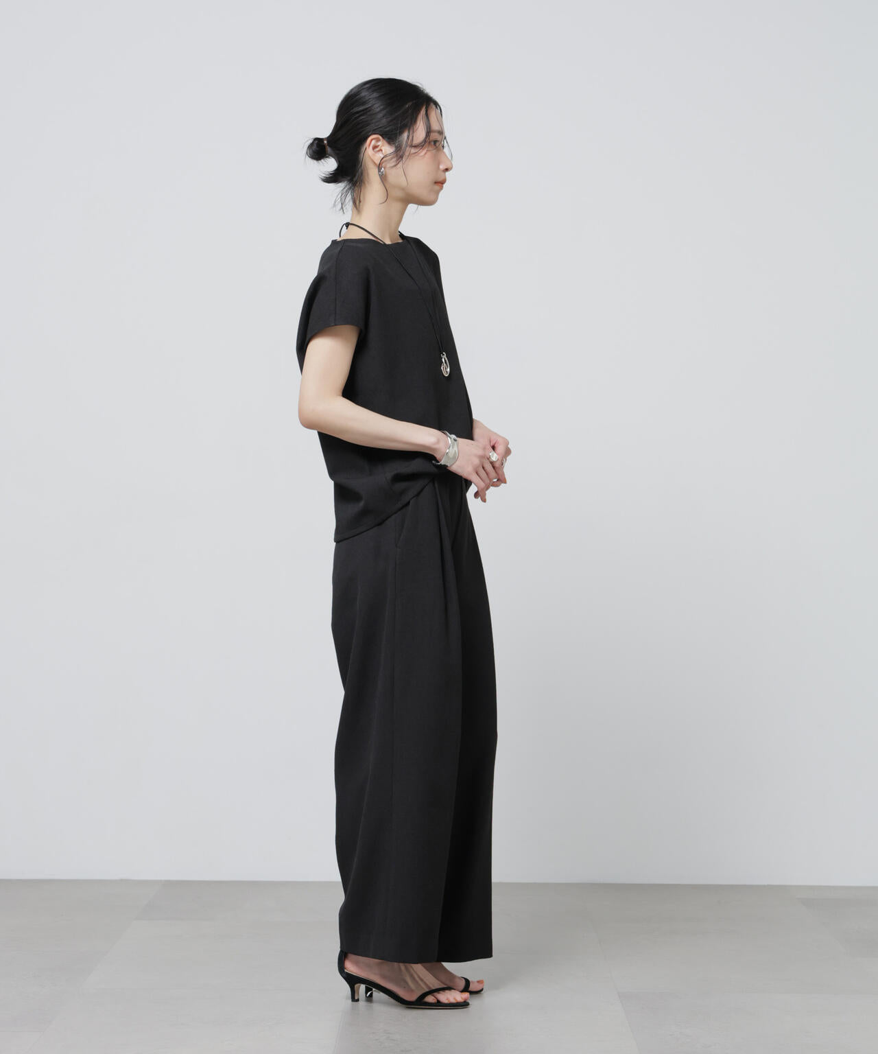 「Meaningful Continuity」coveross(R)EOSブッチャーノースリブラウス×パンツセットアップ 6696119307