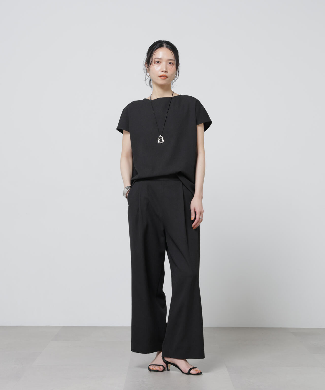 「Meaningful Continuity」coveross(R)EOSブッチャーノースリブラウス×パンツセットアップ 6696119307