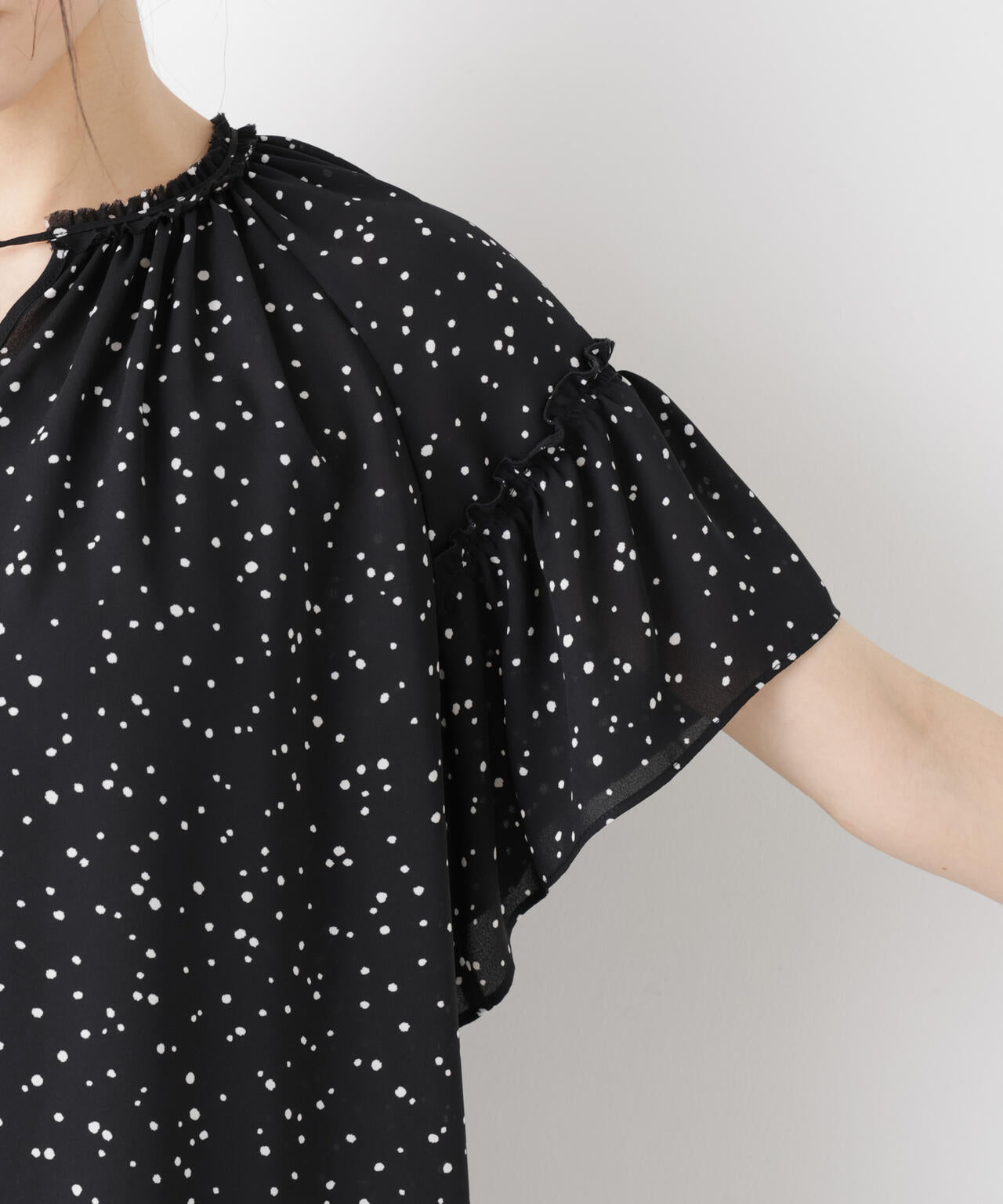 ドットプリントギャザーブラウス 6696121309