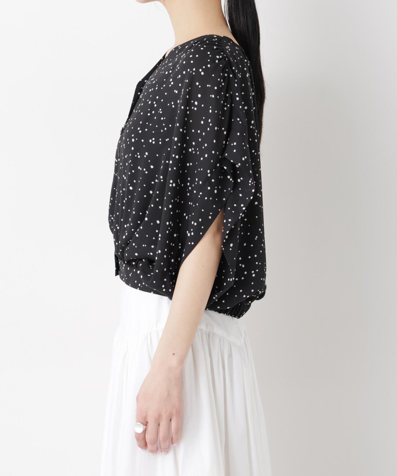 ドットプリントVネックショートブラウス 6696121310