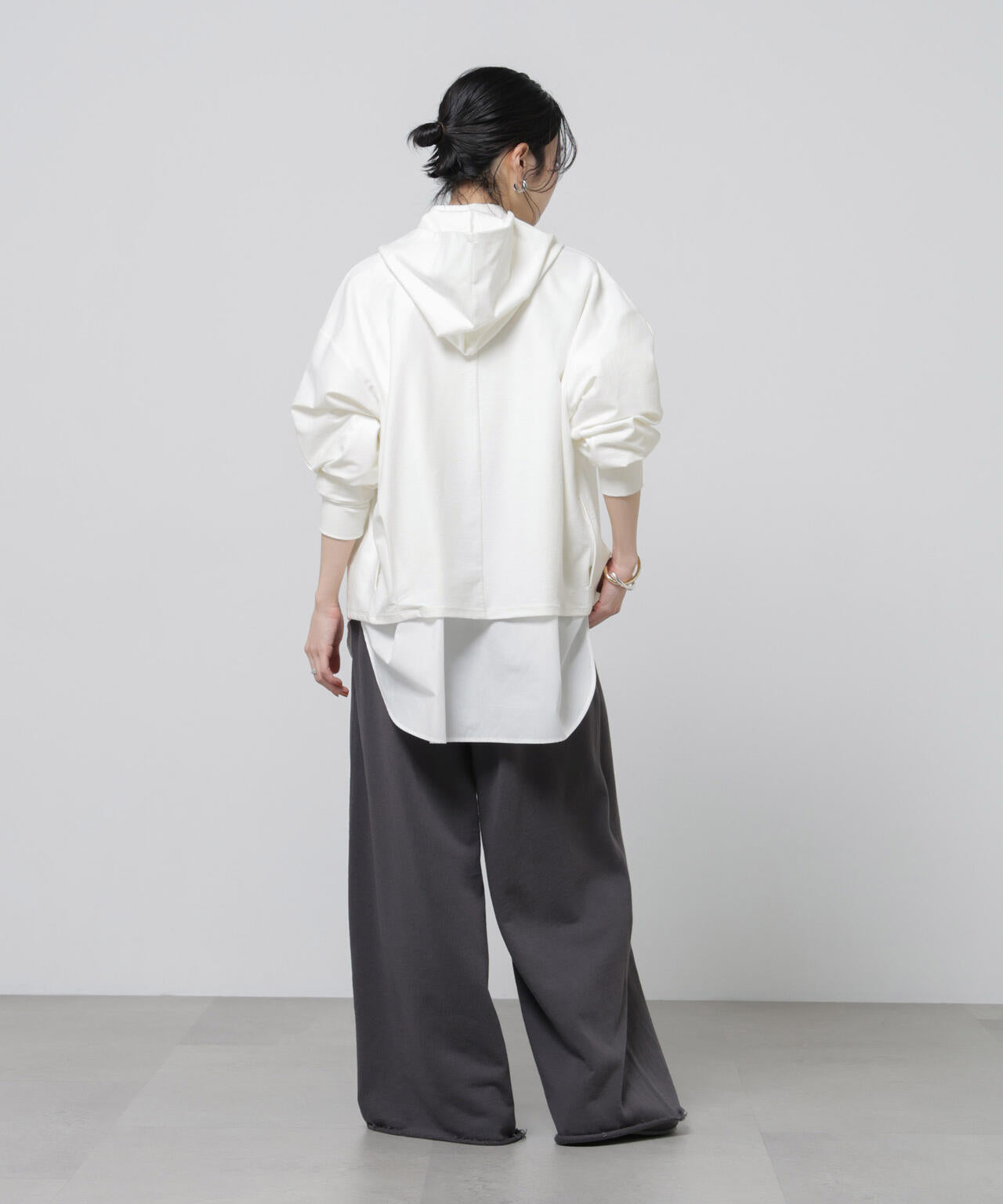 「Meaningful Continuity」coveross(R)ツイル調冷感プレーティング天竺パーカー 6696123303