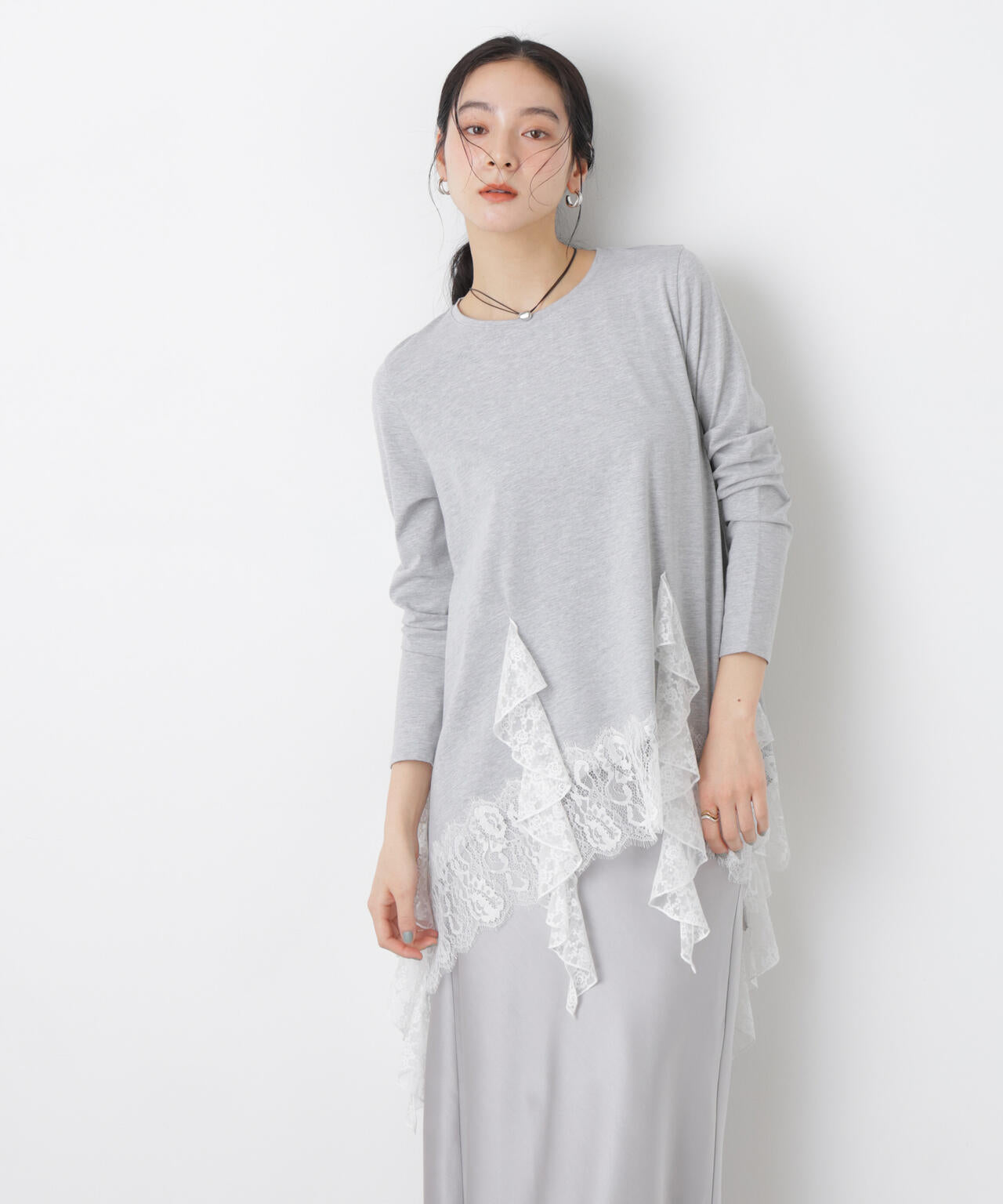 レースラッフルヘムカットトップス