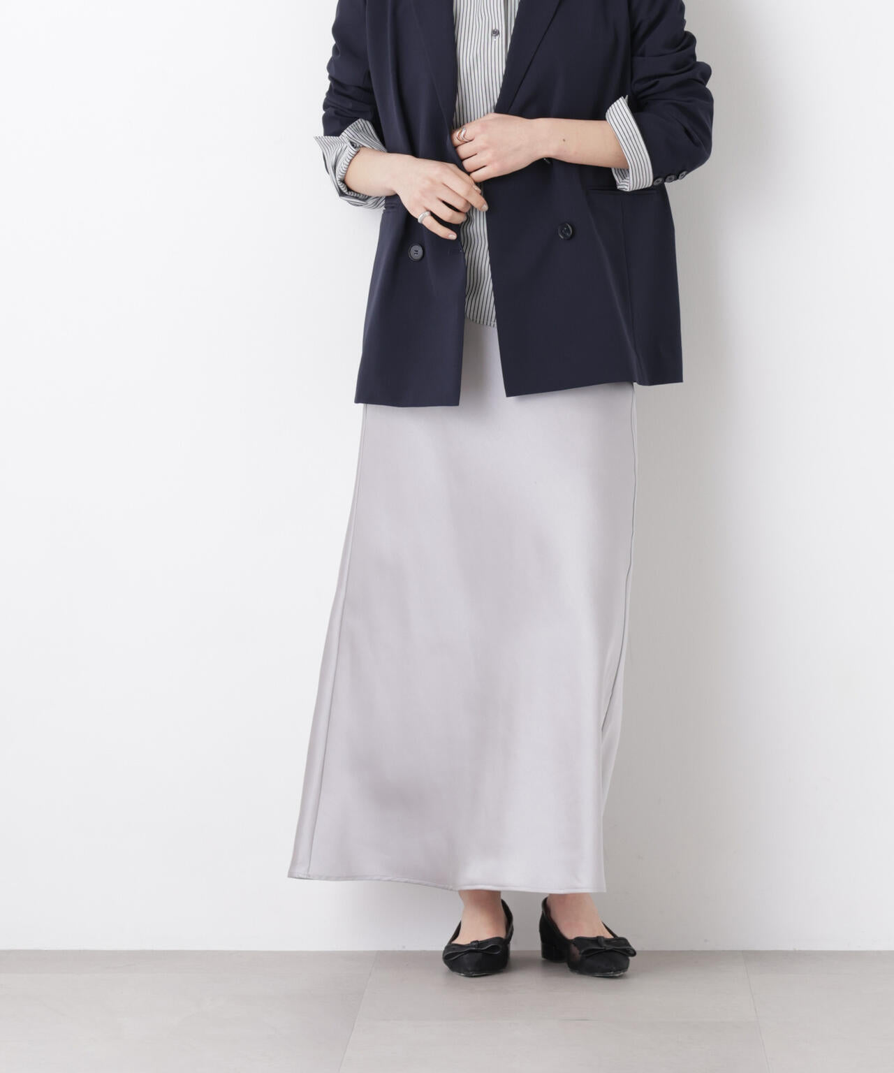 サテンナロースカート