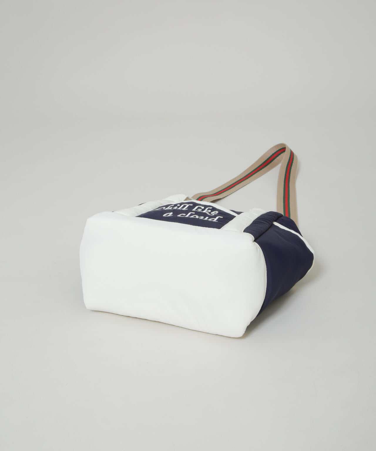 刺繍入りパフトート 6696132306