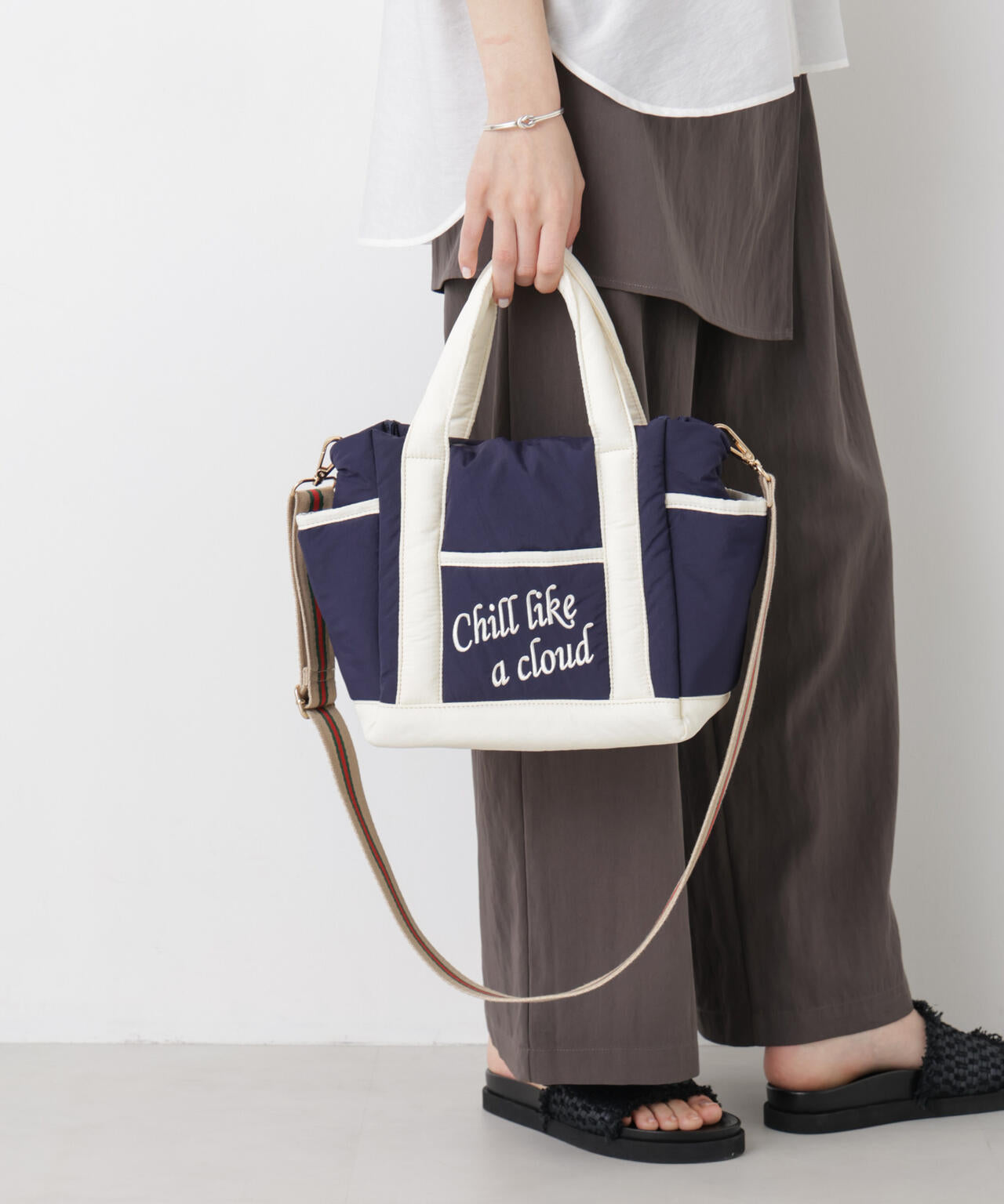 刺繍入りパフトート 6696132306