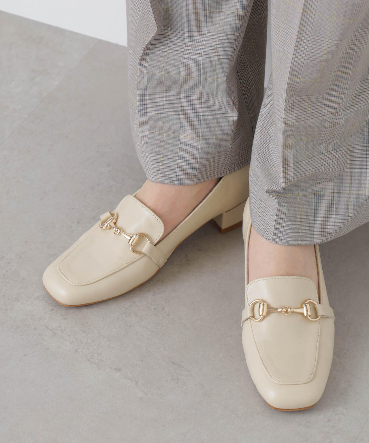 ゴールドパーツヒールローファー