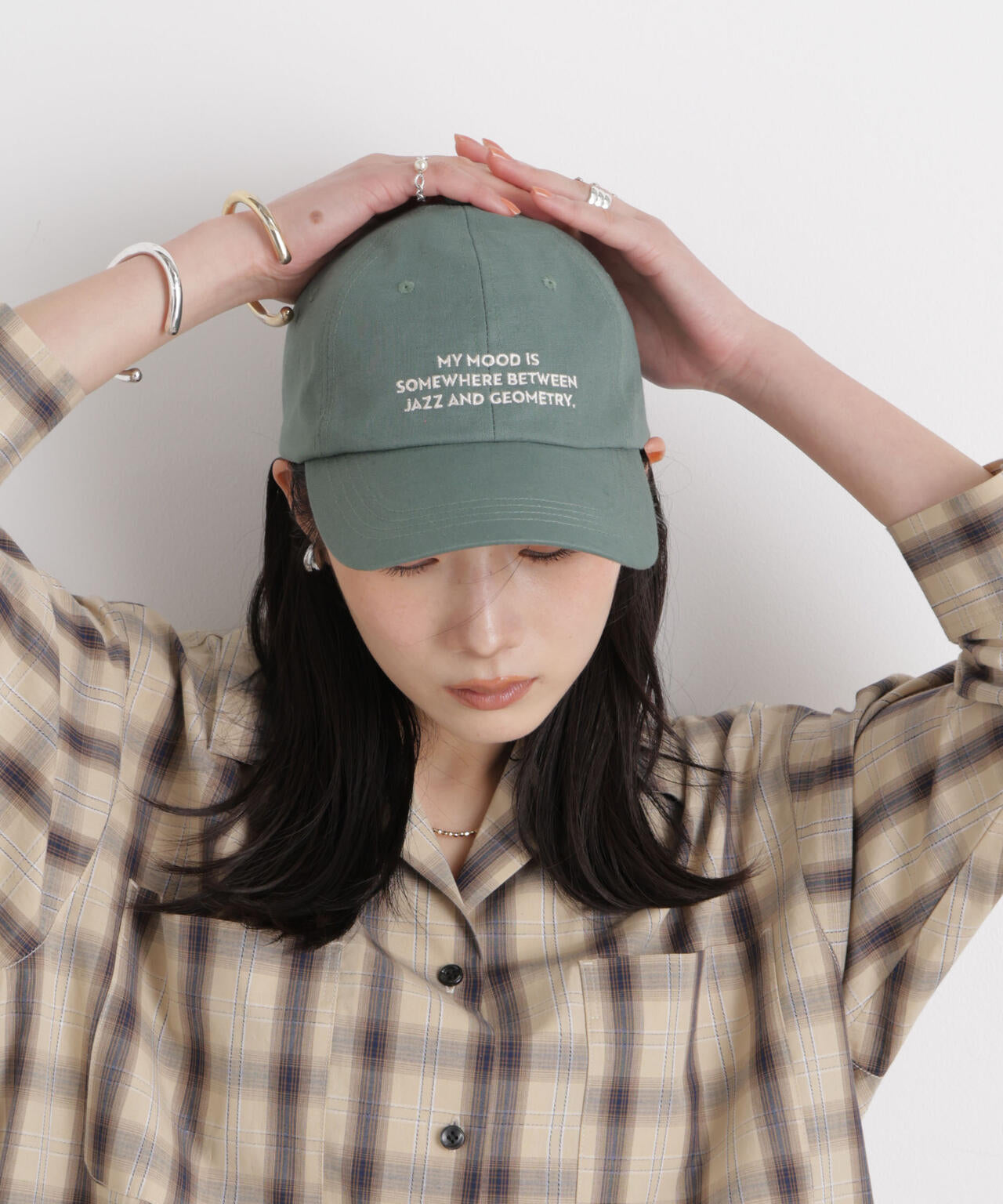 刺繍入りリネン混キャップ 6696139300