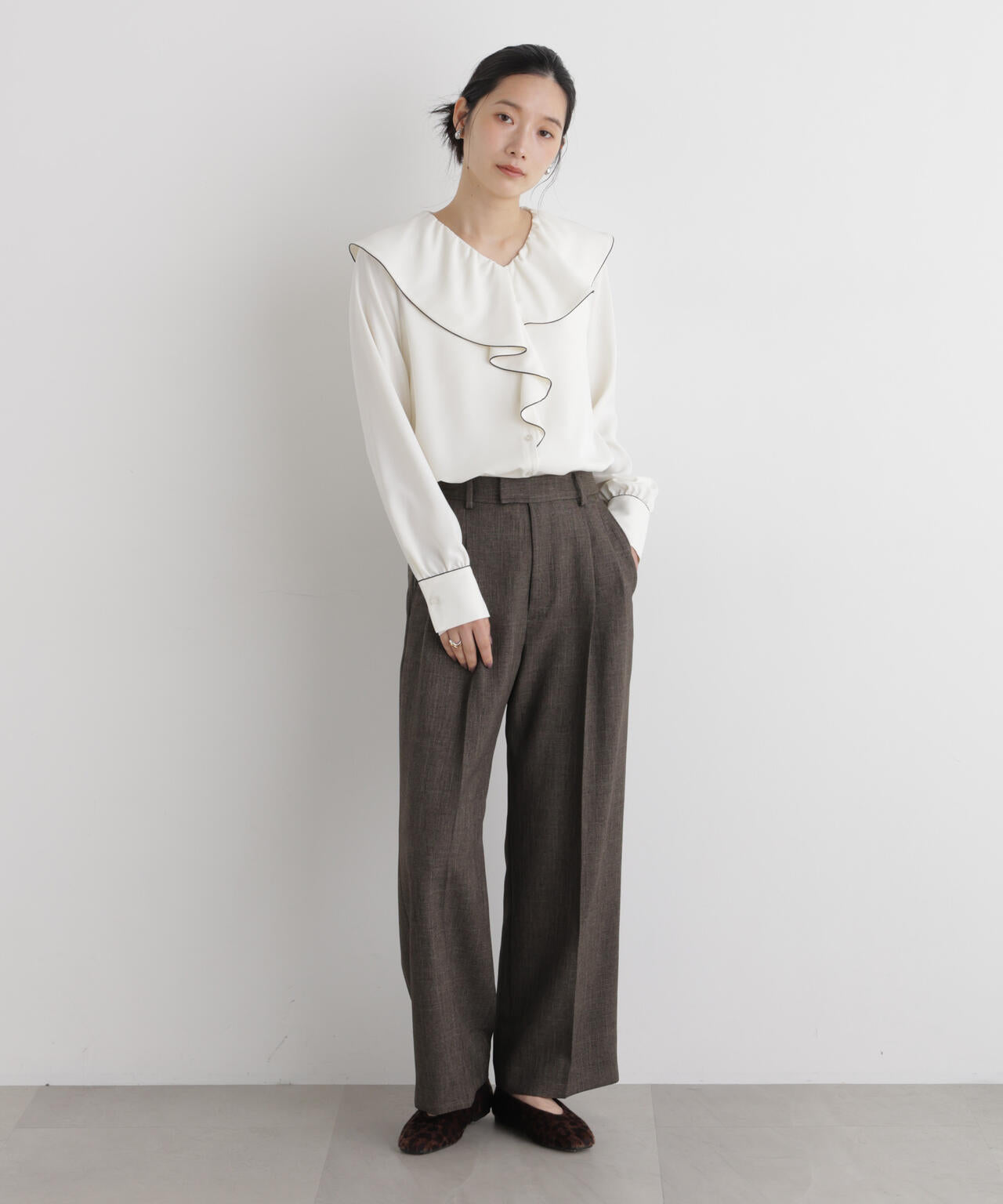シャンブレーシャークスキンタックセミワイドパンツ(セットアップ可) 6696227302