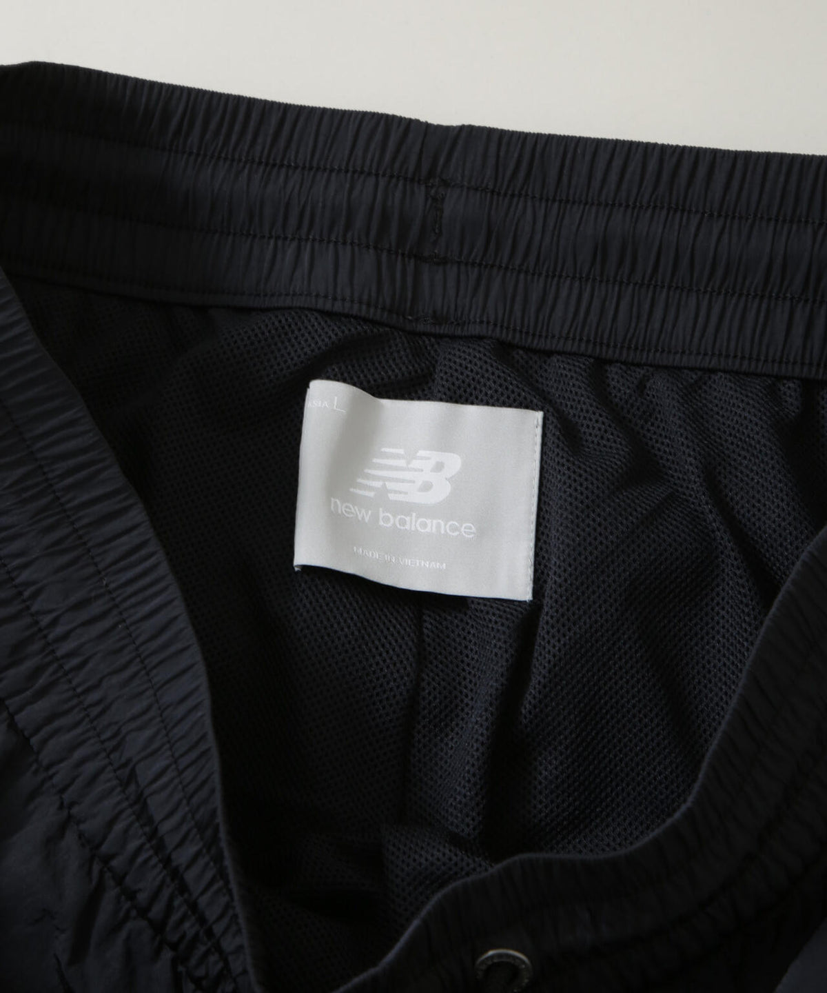new balance/NB GREYナイロンワイドテーパードパンツ(セットアップ可) 6706227021