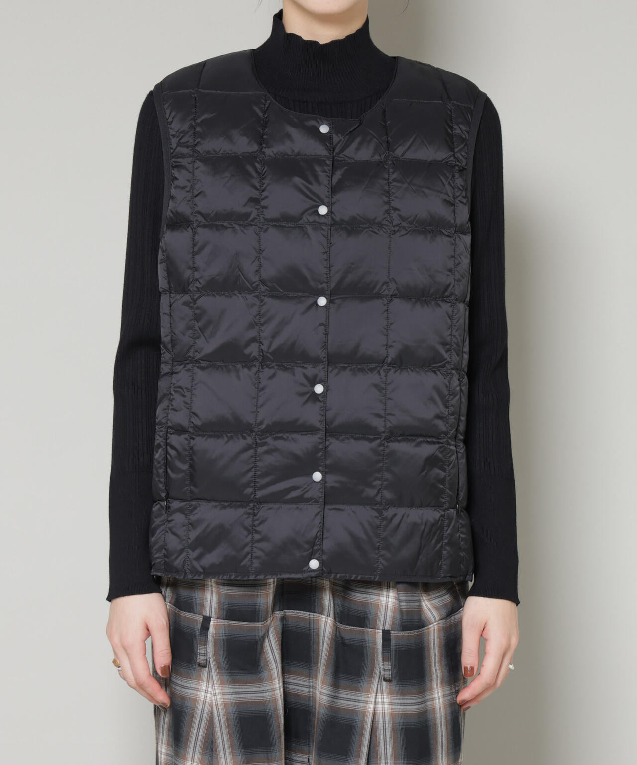 TAION/クルーネックボタンダウンベスト 6715214008