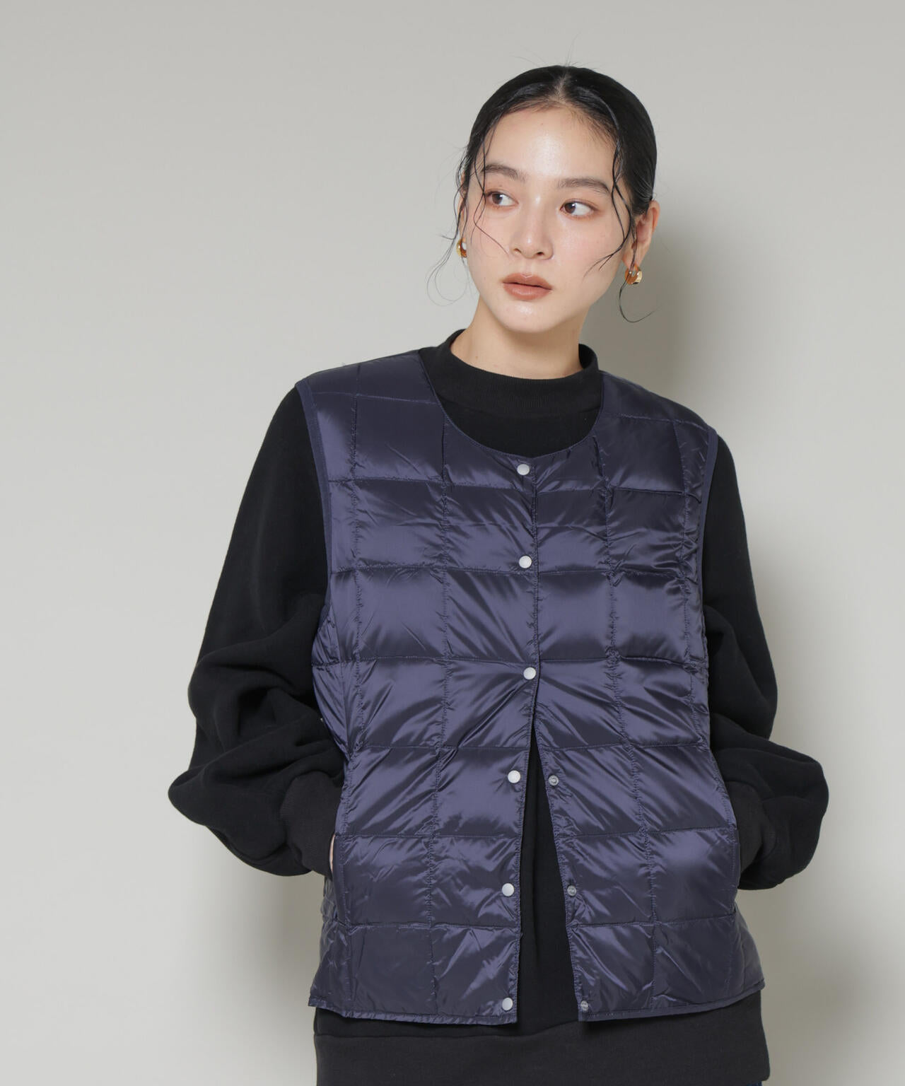 TAION/クルーネックボタンダウンベスト 6715214008