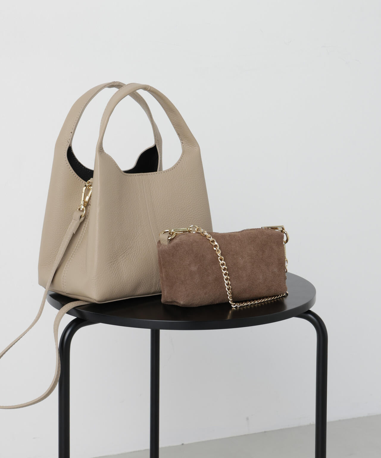 AULENTTI/レザーインポーチトート