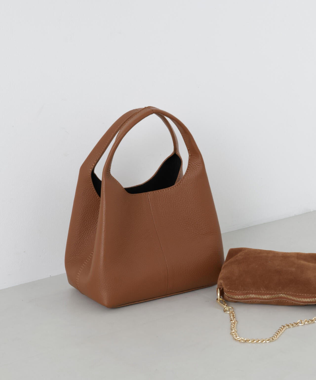 AULENTTI/レザーインポーチトート