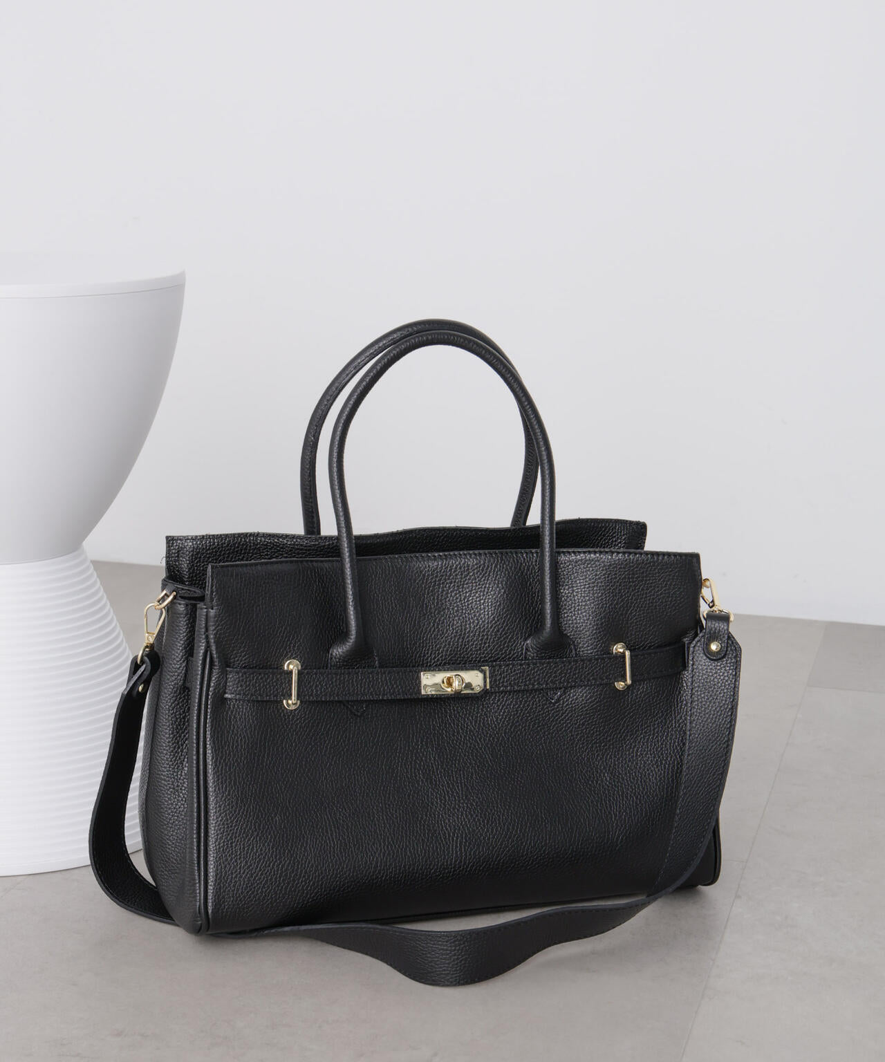 AULENTTI/レザーターンロックモチーフビッグトート