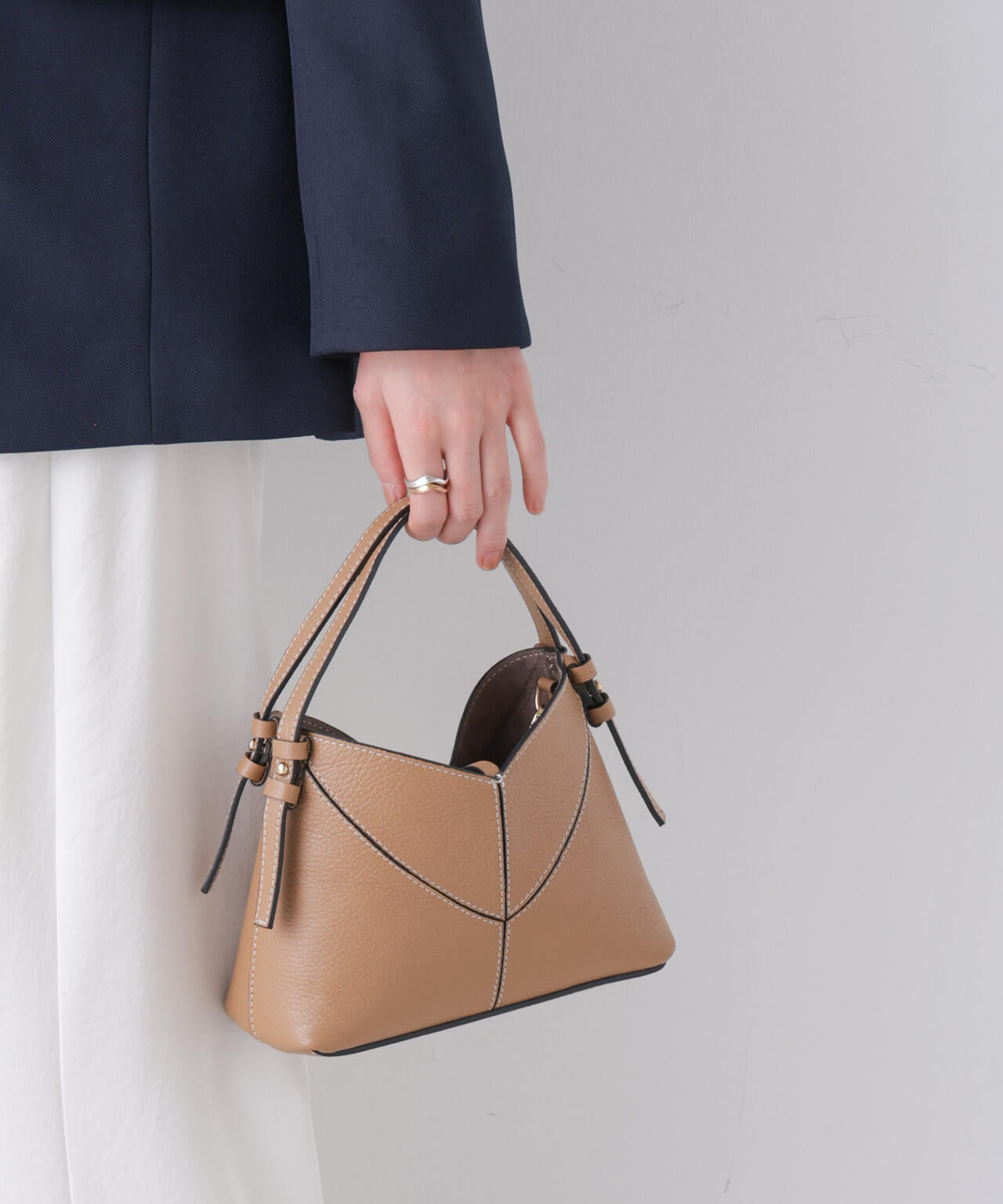 AULENTTI/レザーステッチショルダーバッグ 6716132072