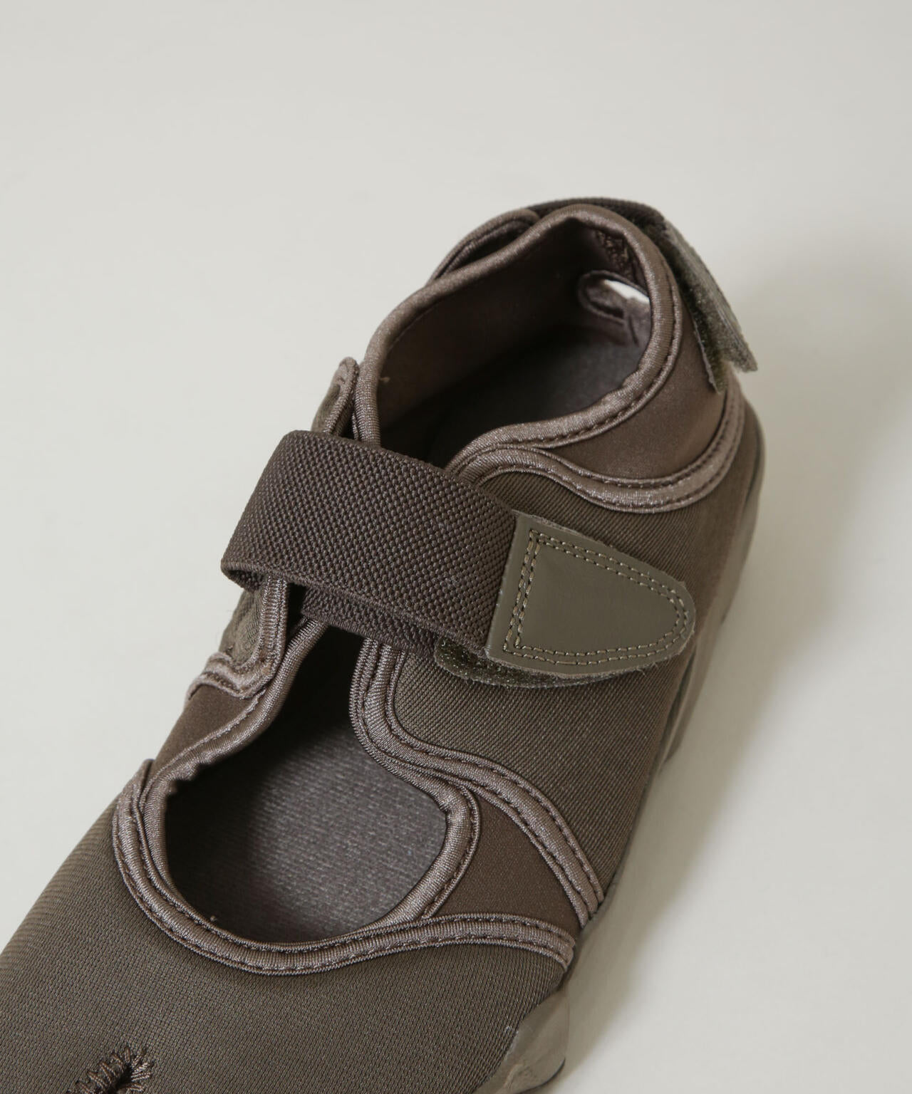 NIKE/ウィメンズ エア リフト FL 6716134027