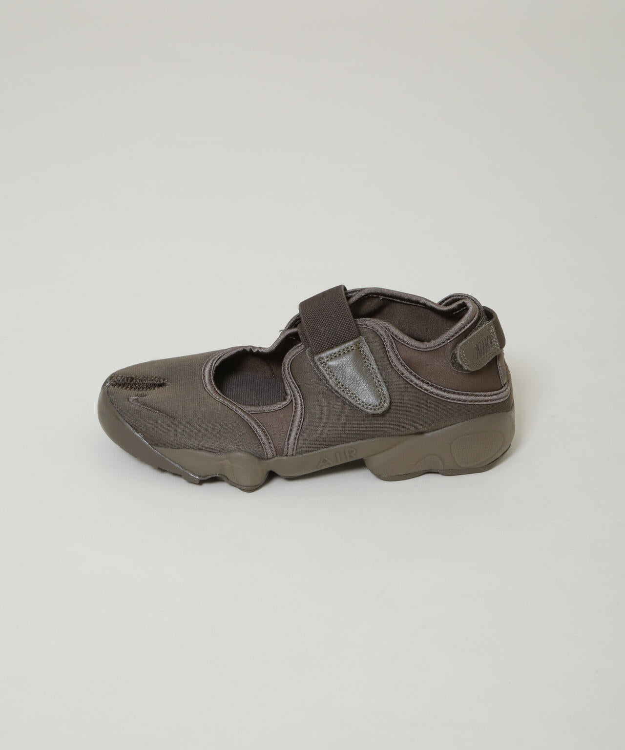 NIKE/ウィメンズ エア リフト FL 6716134027