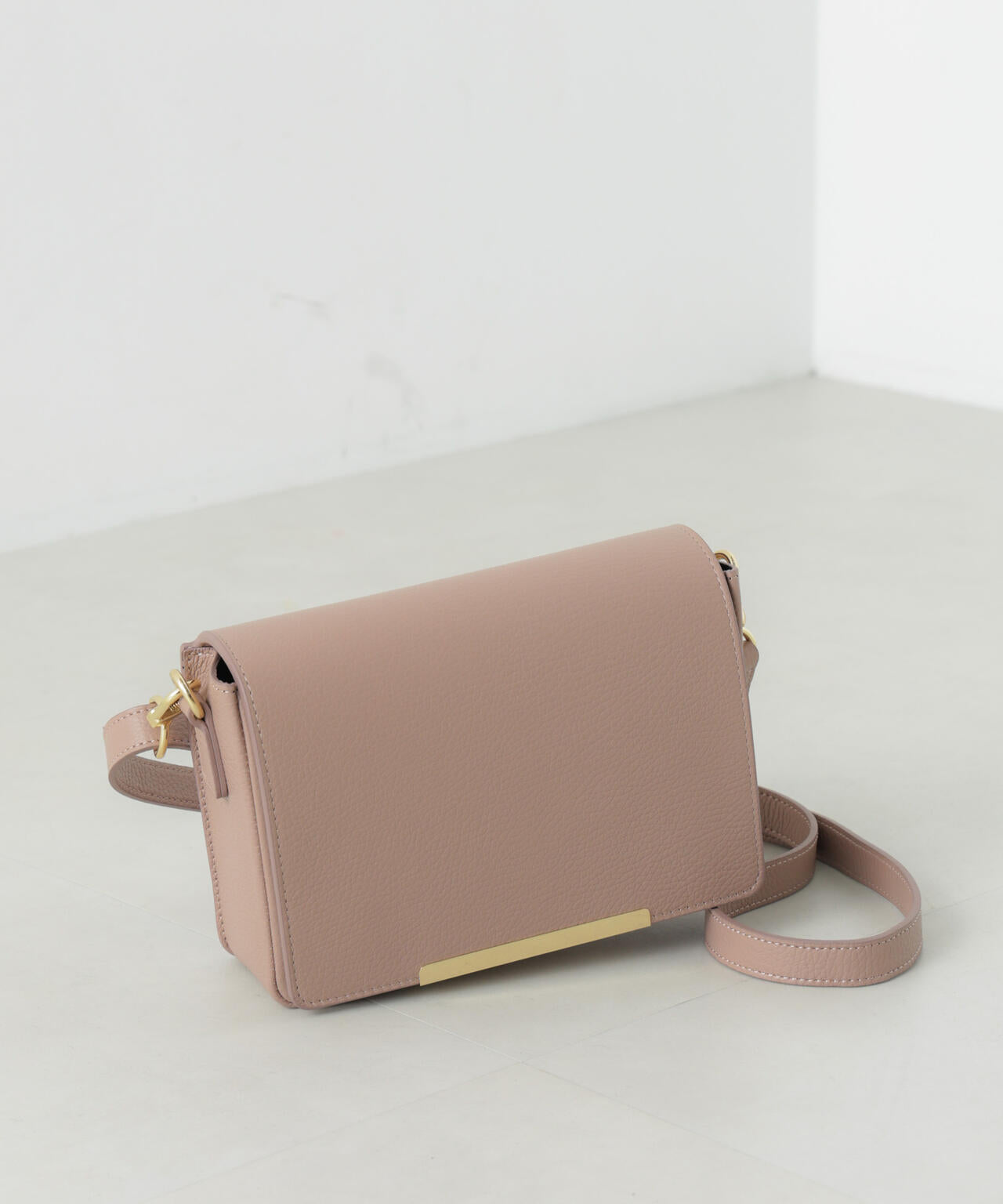 AULENTTI/フラップショルダーバッグ 6716232268