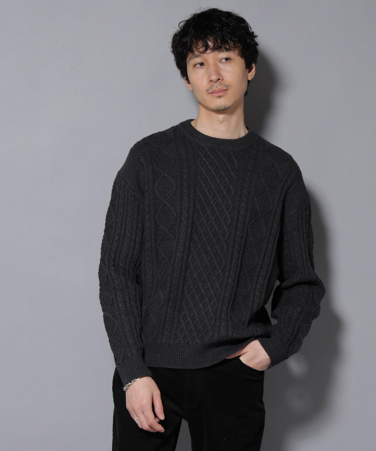 コットンMIXバルキーケーブルニット