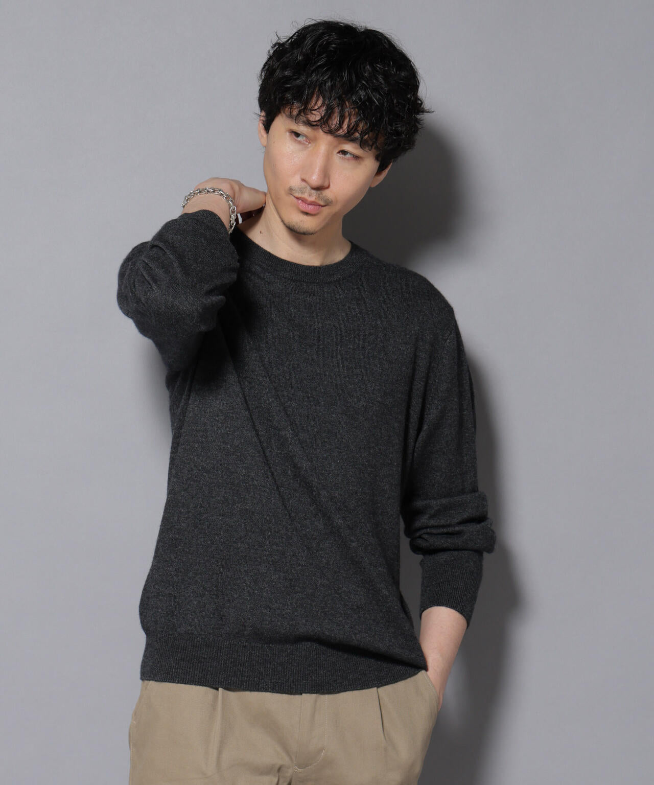 カシミヤミックスクルーネックニット