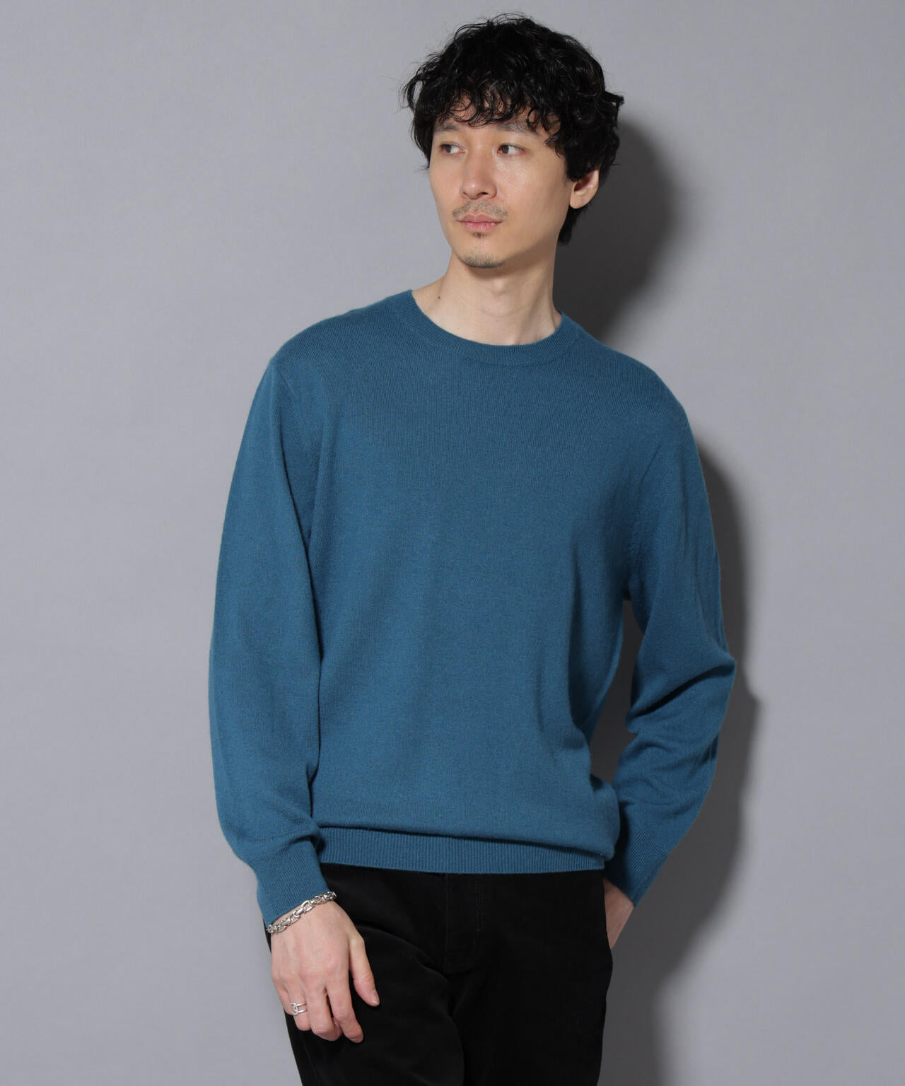 カシミヤミックスクルーネックニット