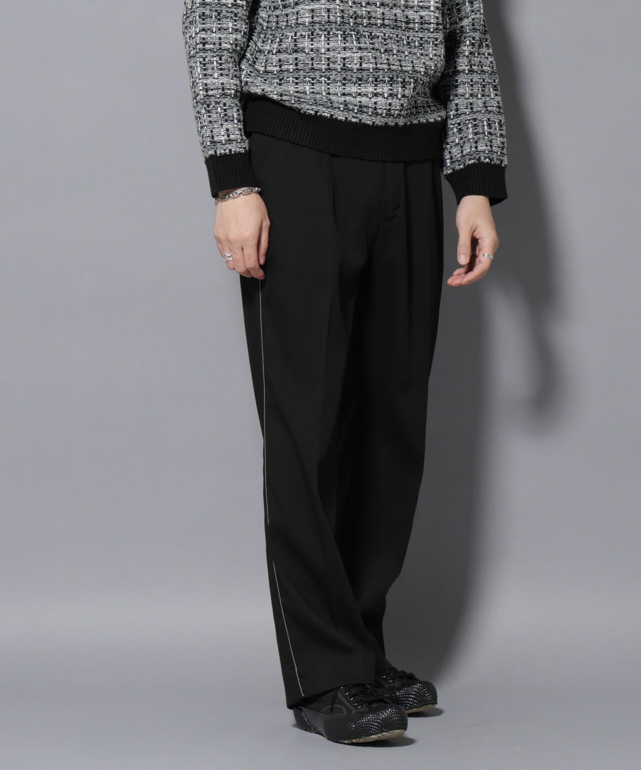 ウォーム側章ストレートスラックス 6726127201