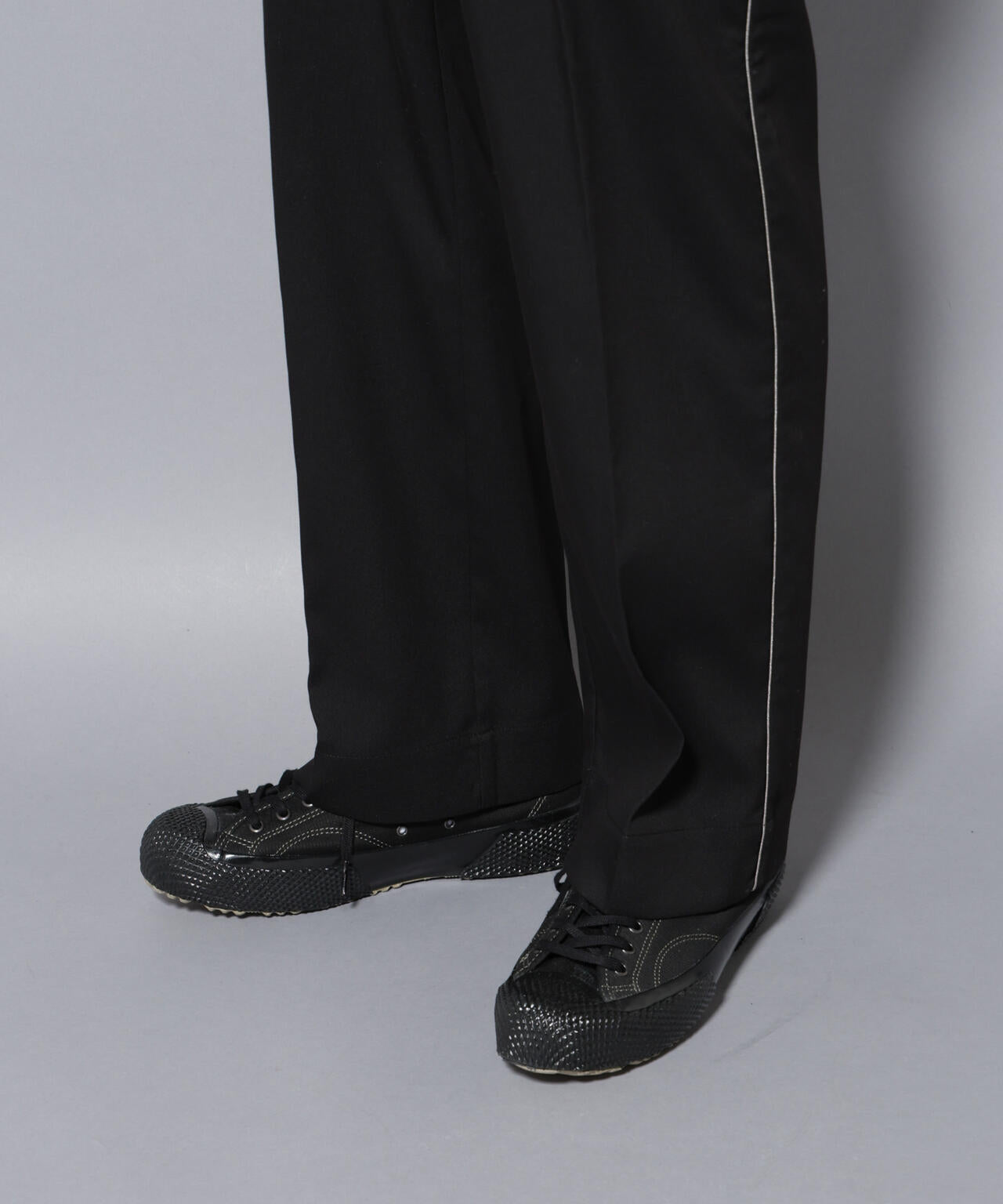 ウォーム側章ストレートスラックス 6726127201