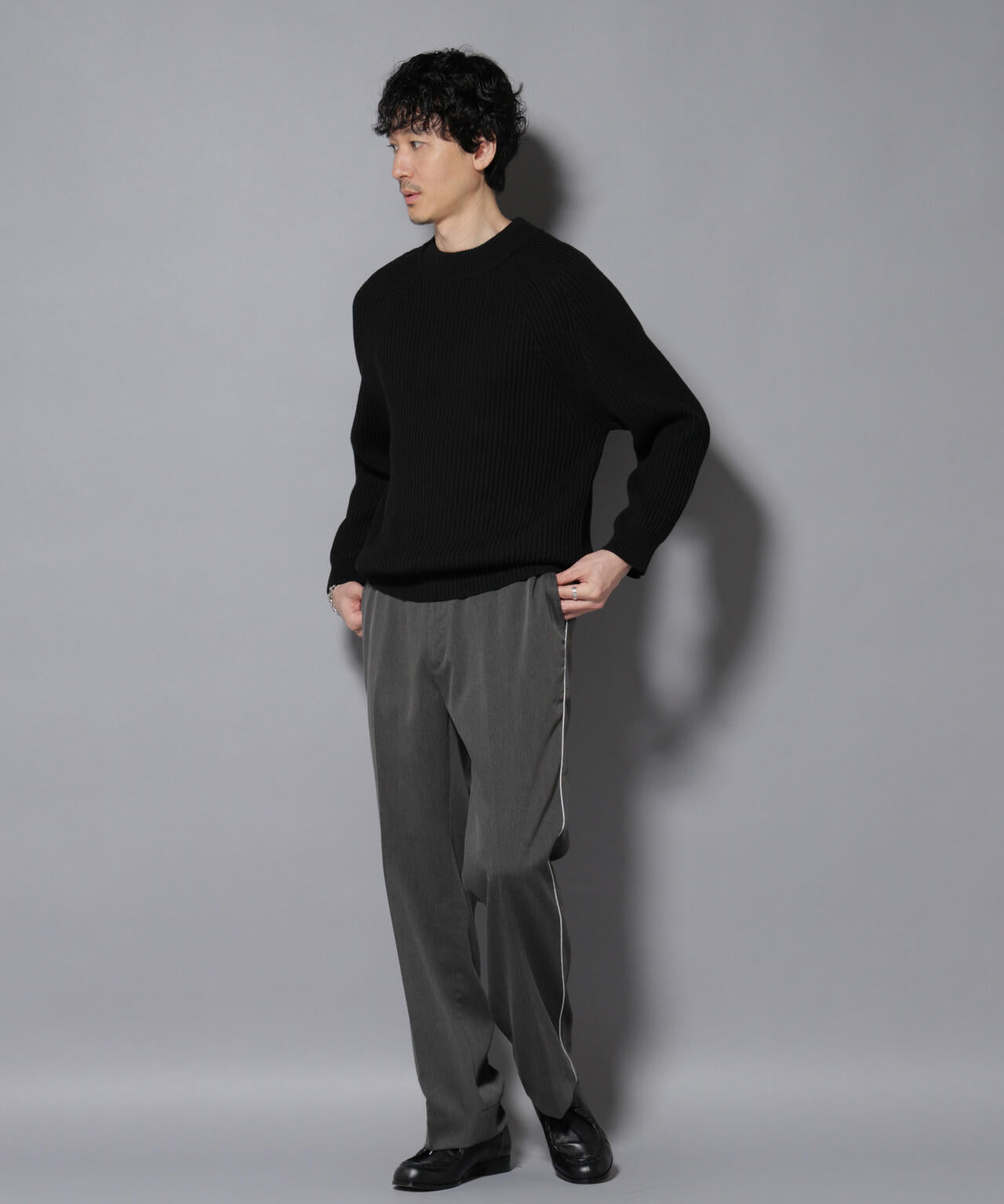 ウォーム側章ストレートスラックス 6726127201