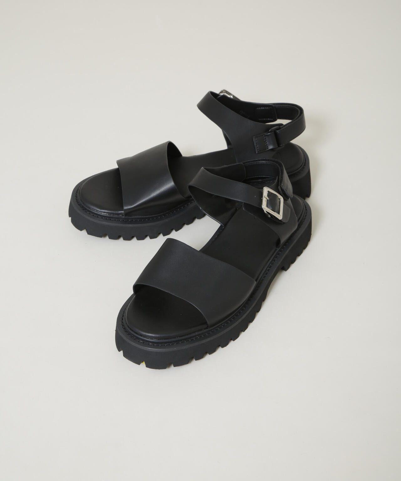 スタンダードストラップサンダル