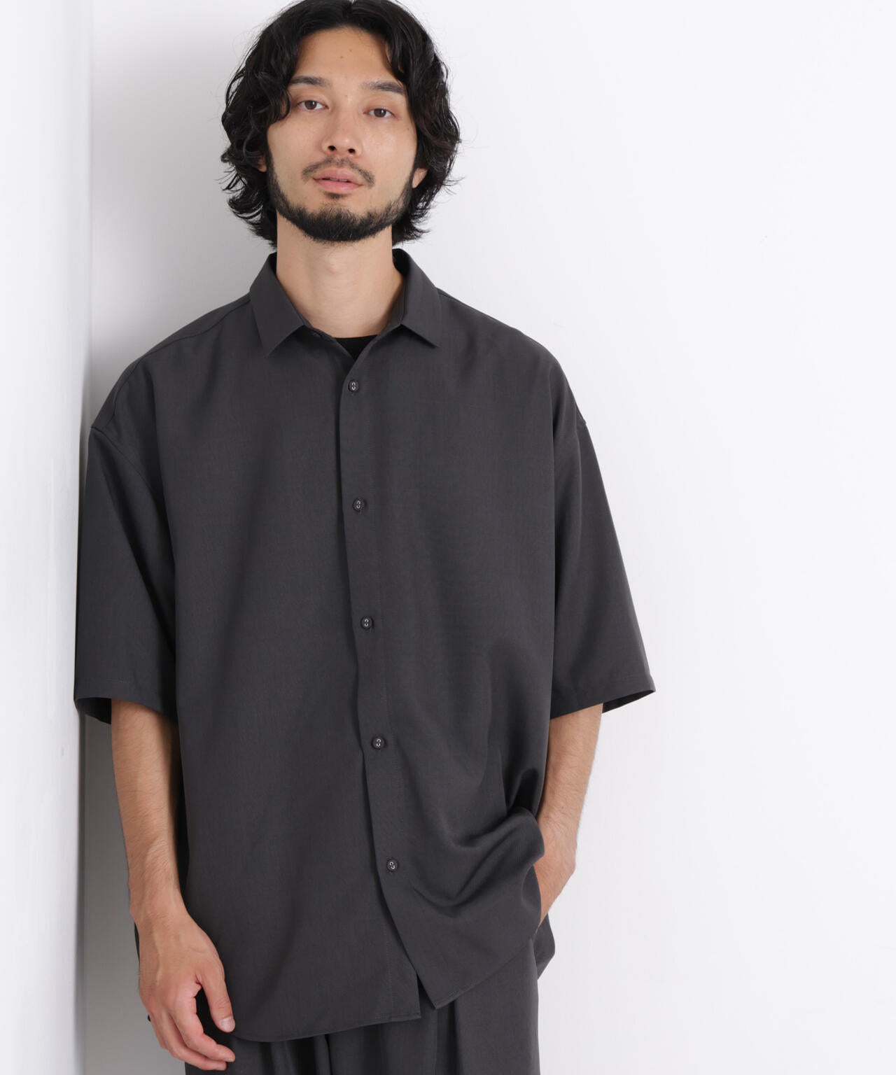 181cm　B:75 W:73 H:90 着用サイズ：L
