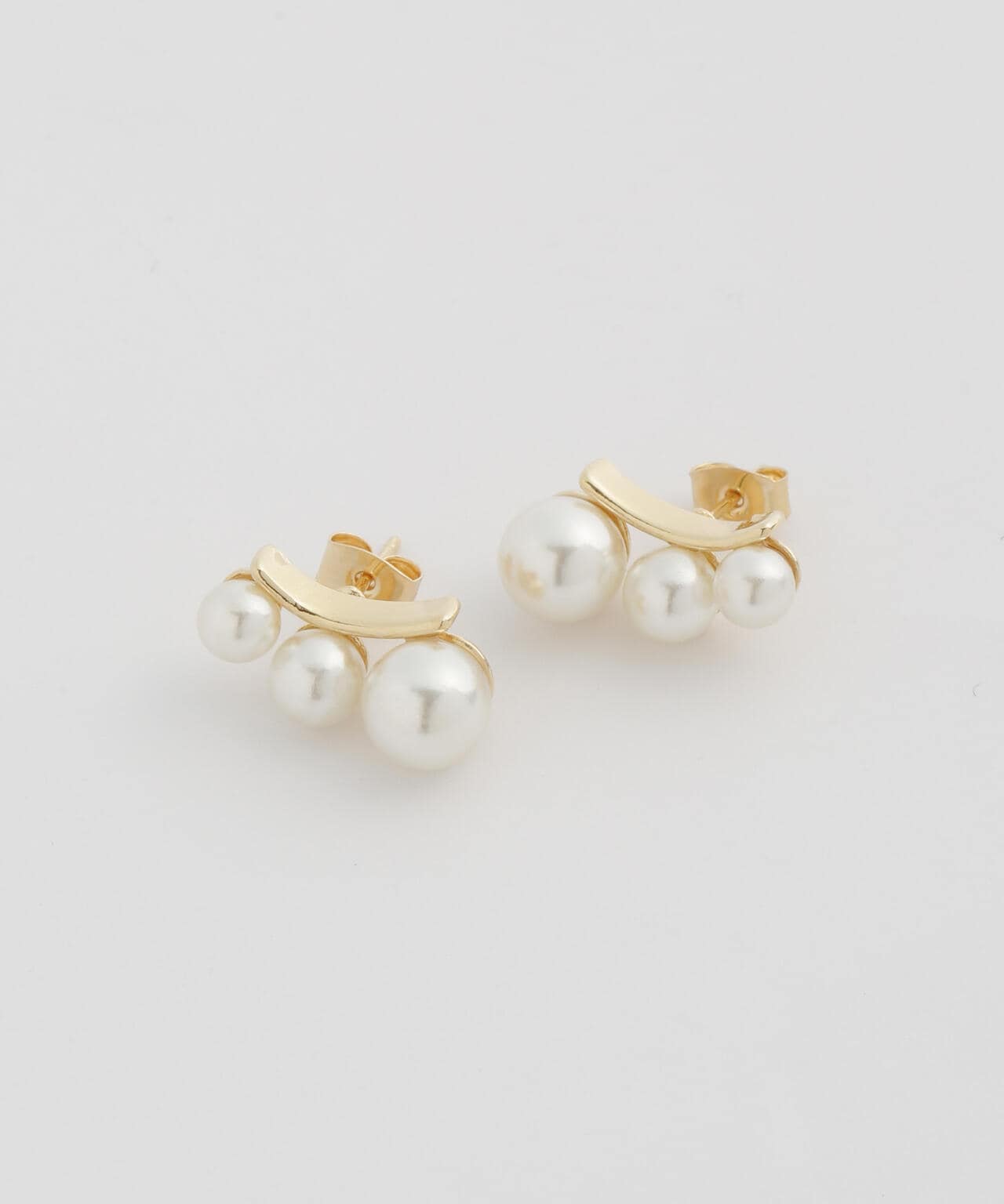 トリプルパールピアス 6734145300