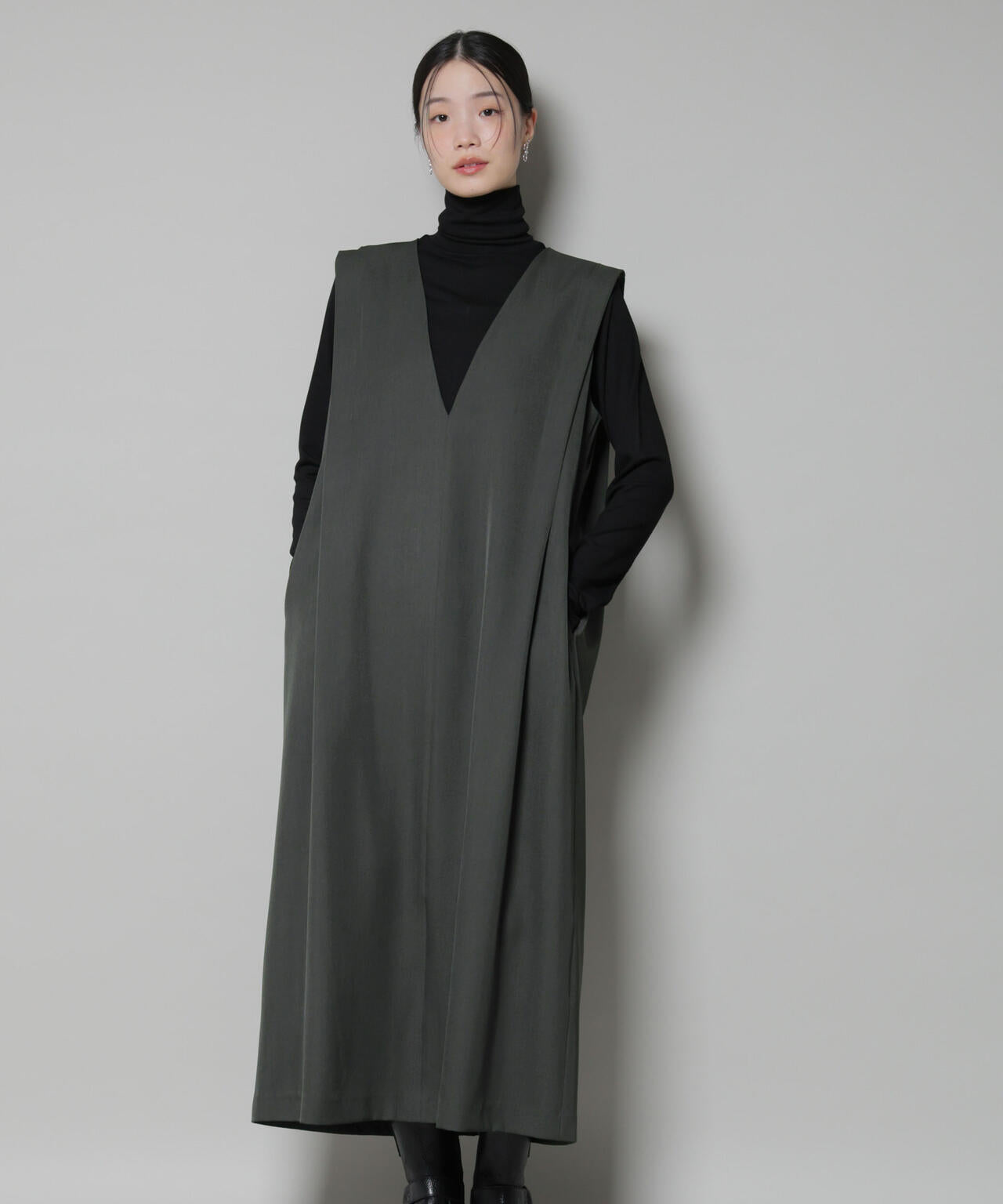 ショルダータックVネックワンピース 6735219323