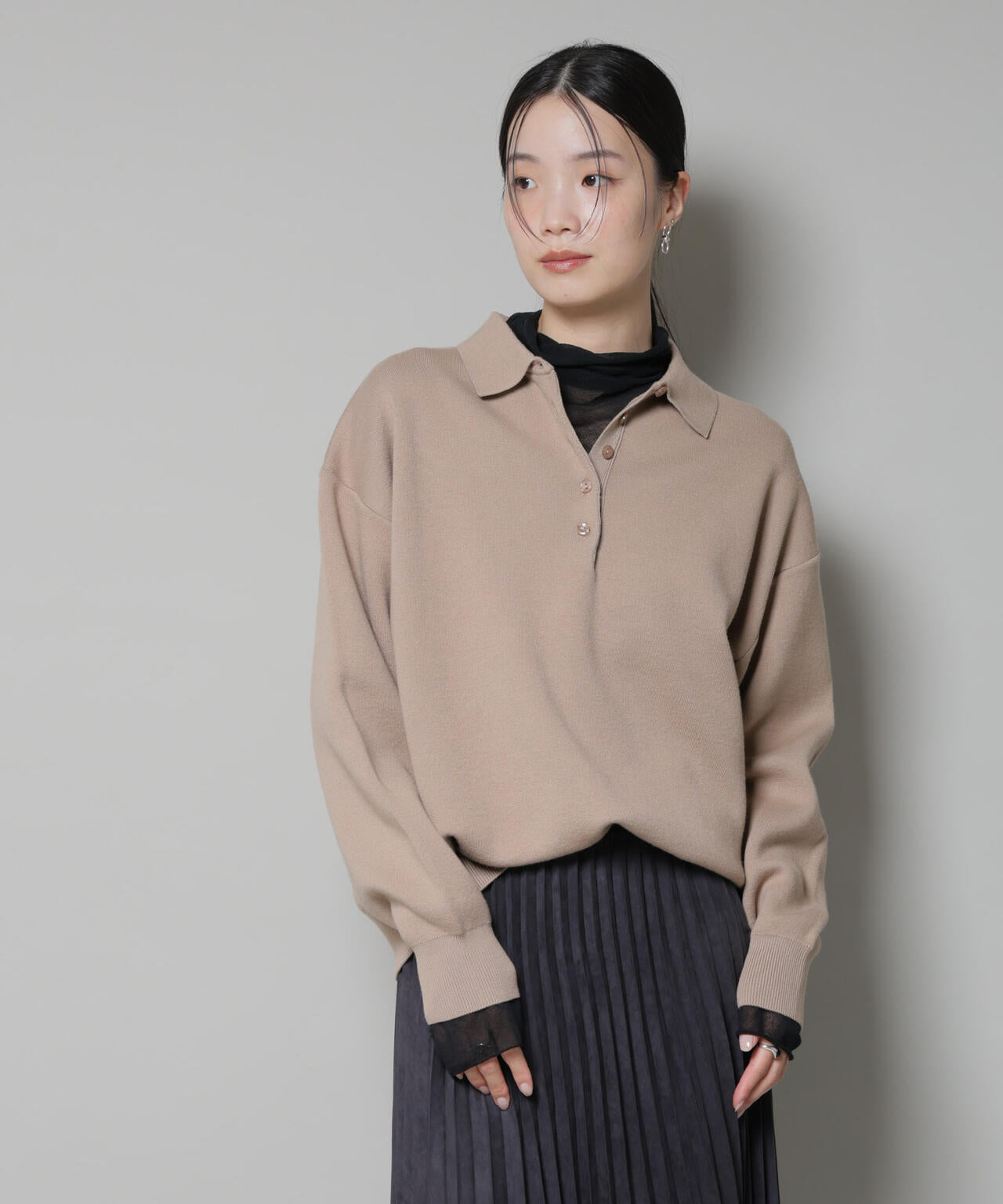 スウェットライク衿付きボタンニット