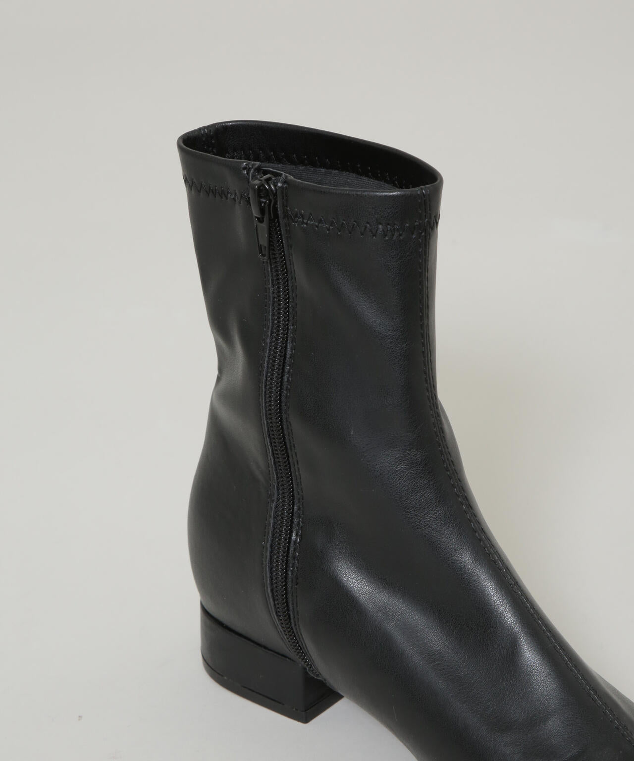 メタルモチーフ付きポインテッドトゥストレッチブーツ 6735236301