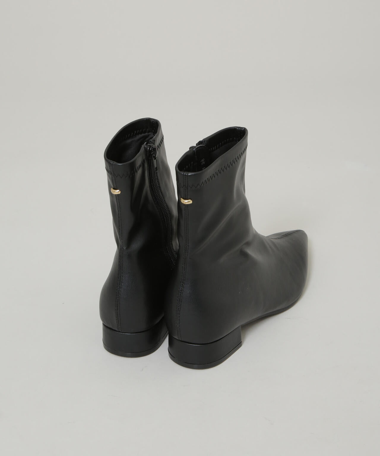 メタルモチーフ付きポインテッドトゥストレッチブーツ 6735236301