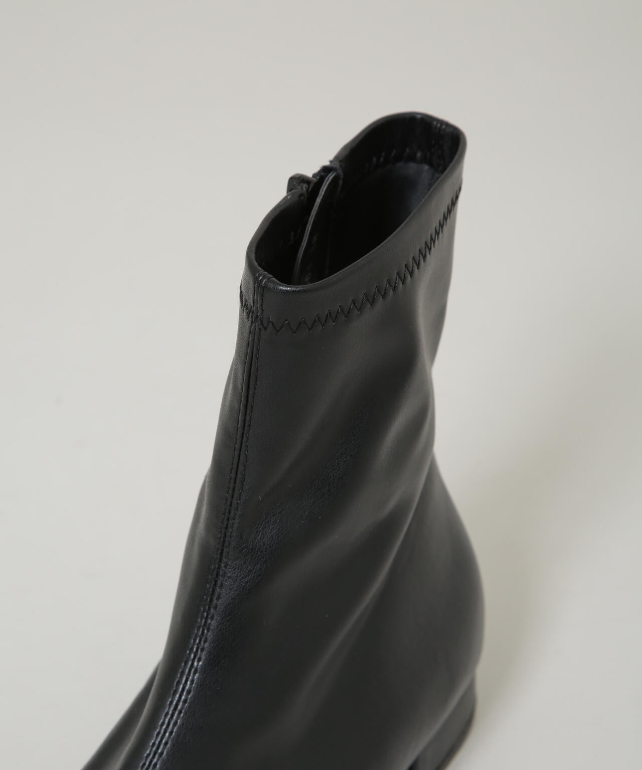 メタルモチーフ付きポインテッドトゥストレッチブーツ 6735236301