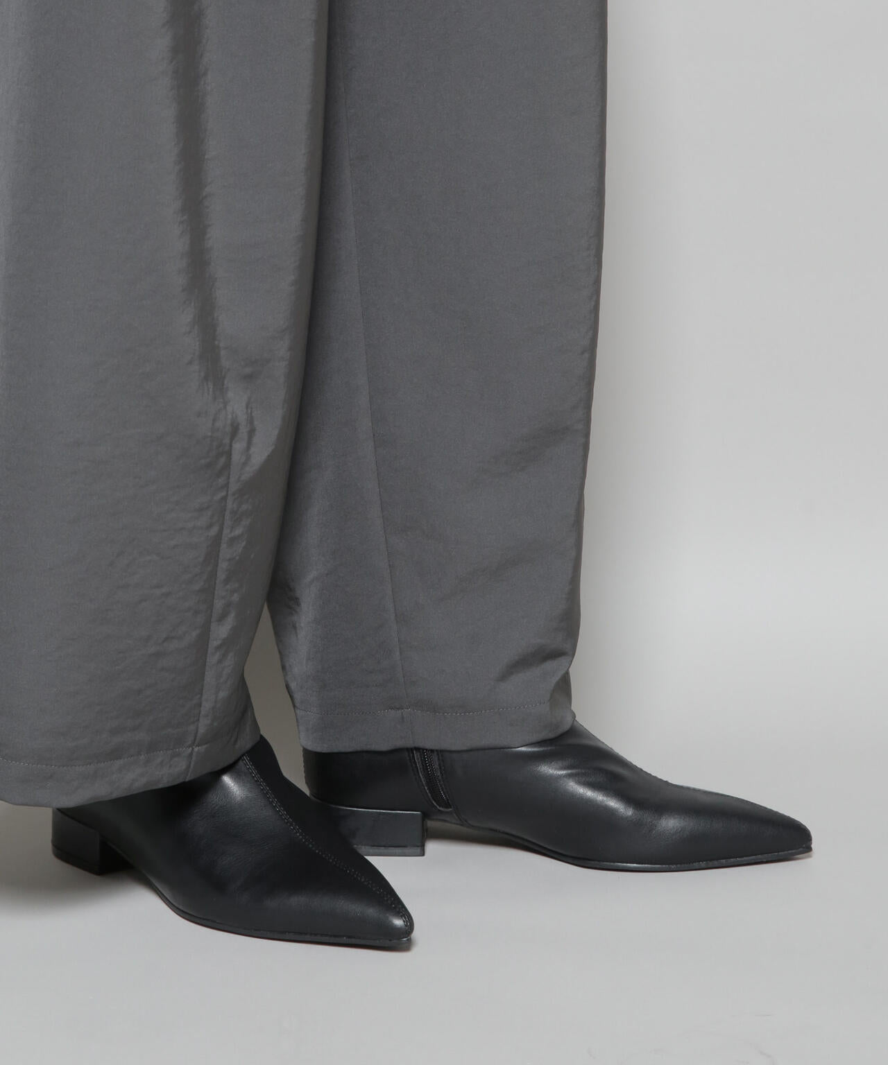 メタルモチーフ付きポインテッドトゥストレッチブーツ 6735236301