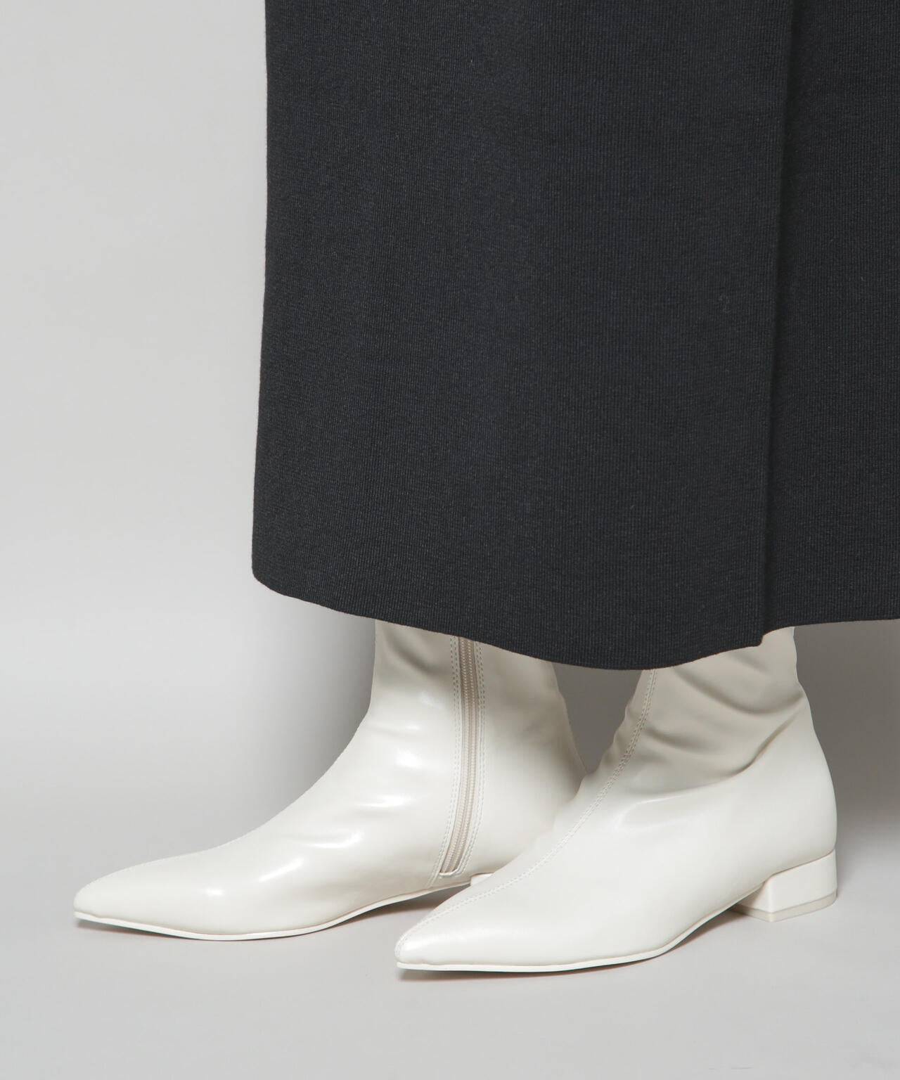 メタルモチーフ付きポインテッドトゥストレッチブーツ 6735236301