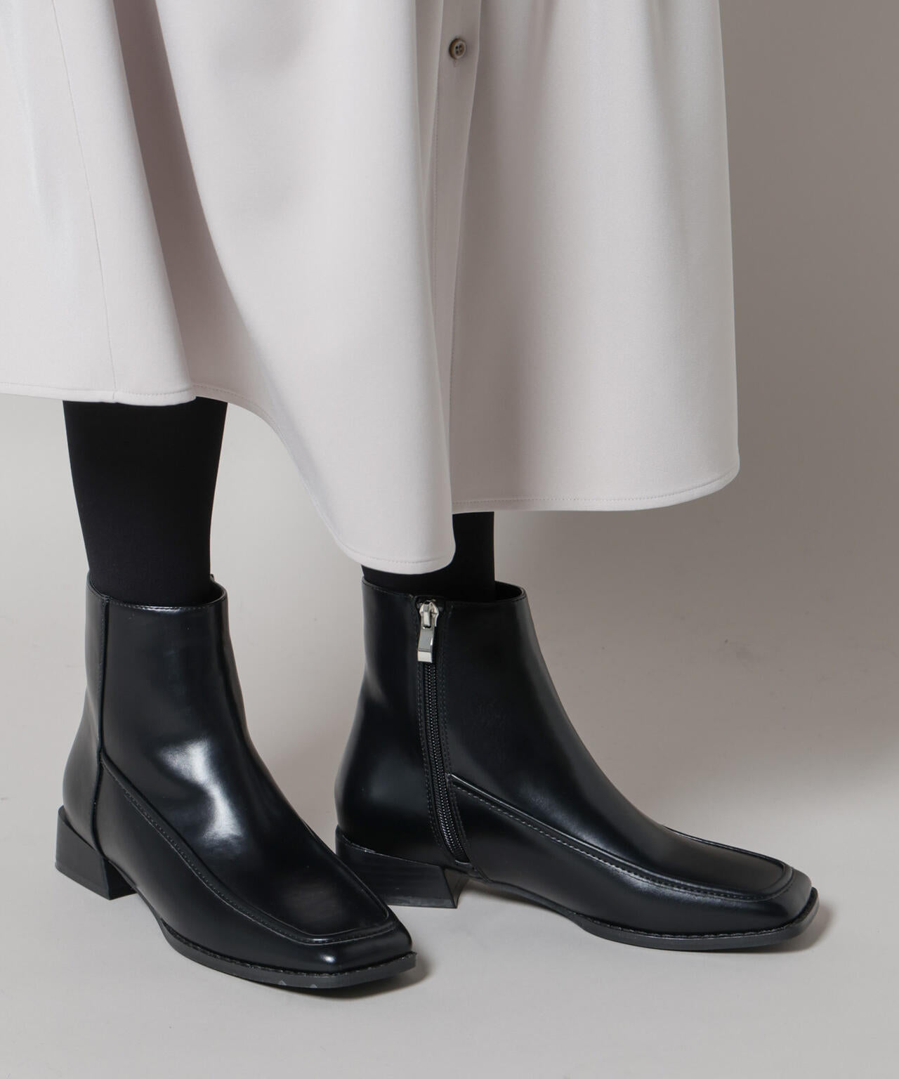 スクエアトゥミドルブーツ