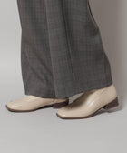 ベージュ