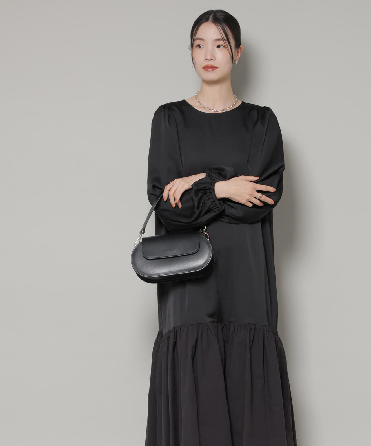 異素材切り替えギャザーサテンワンピース 6736119305