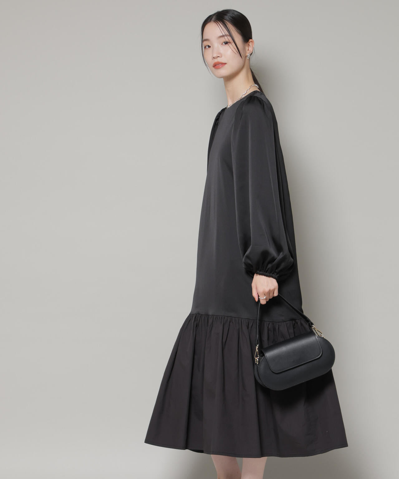 異素材切り替えギャザーサテンワンピース 6736119305