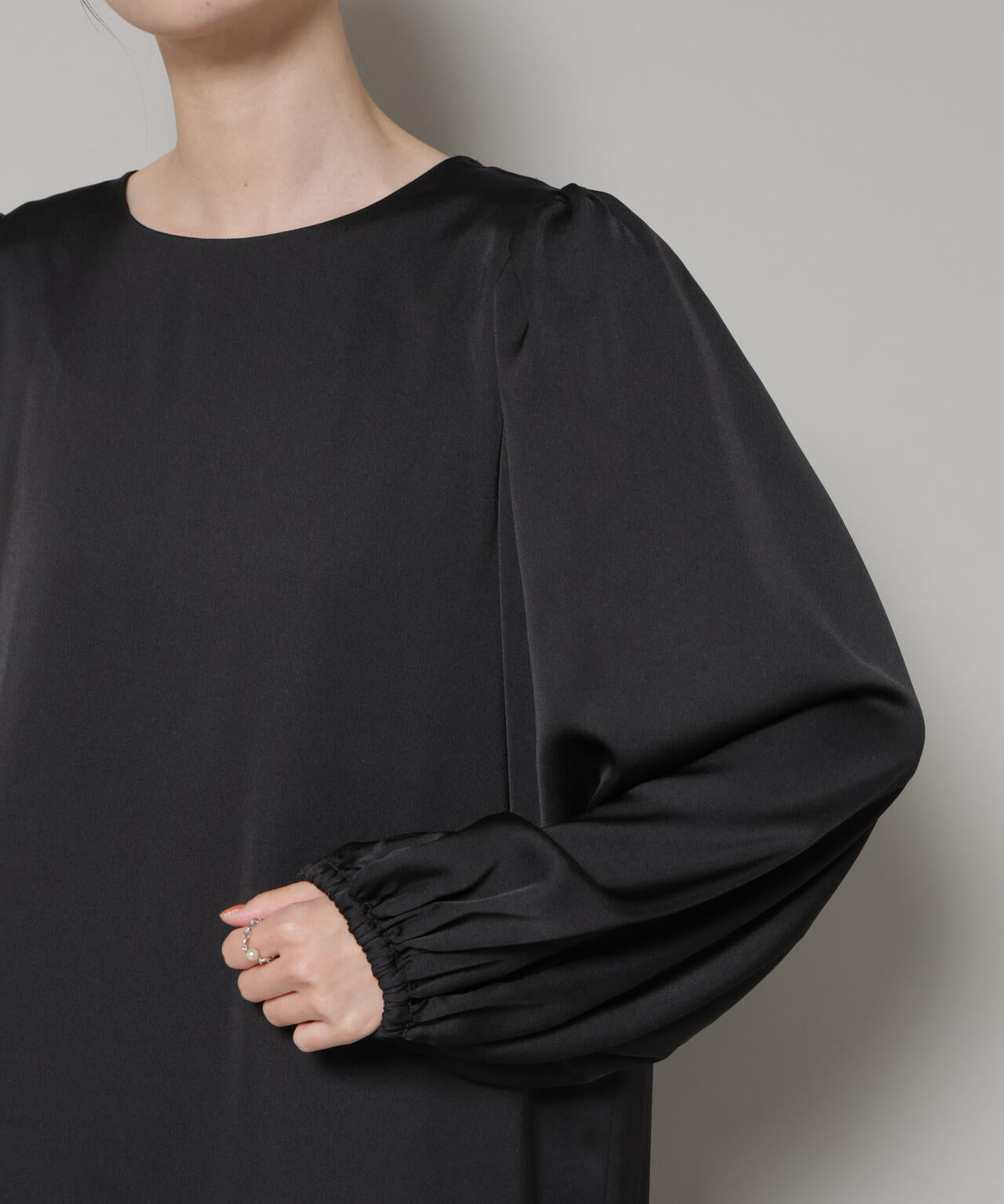 異素材切り替えギャザーサテンワンピース 6736119305