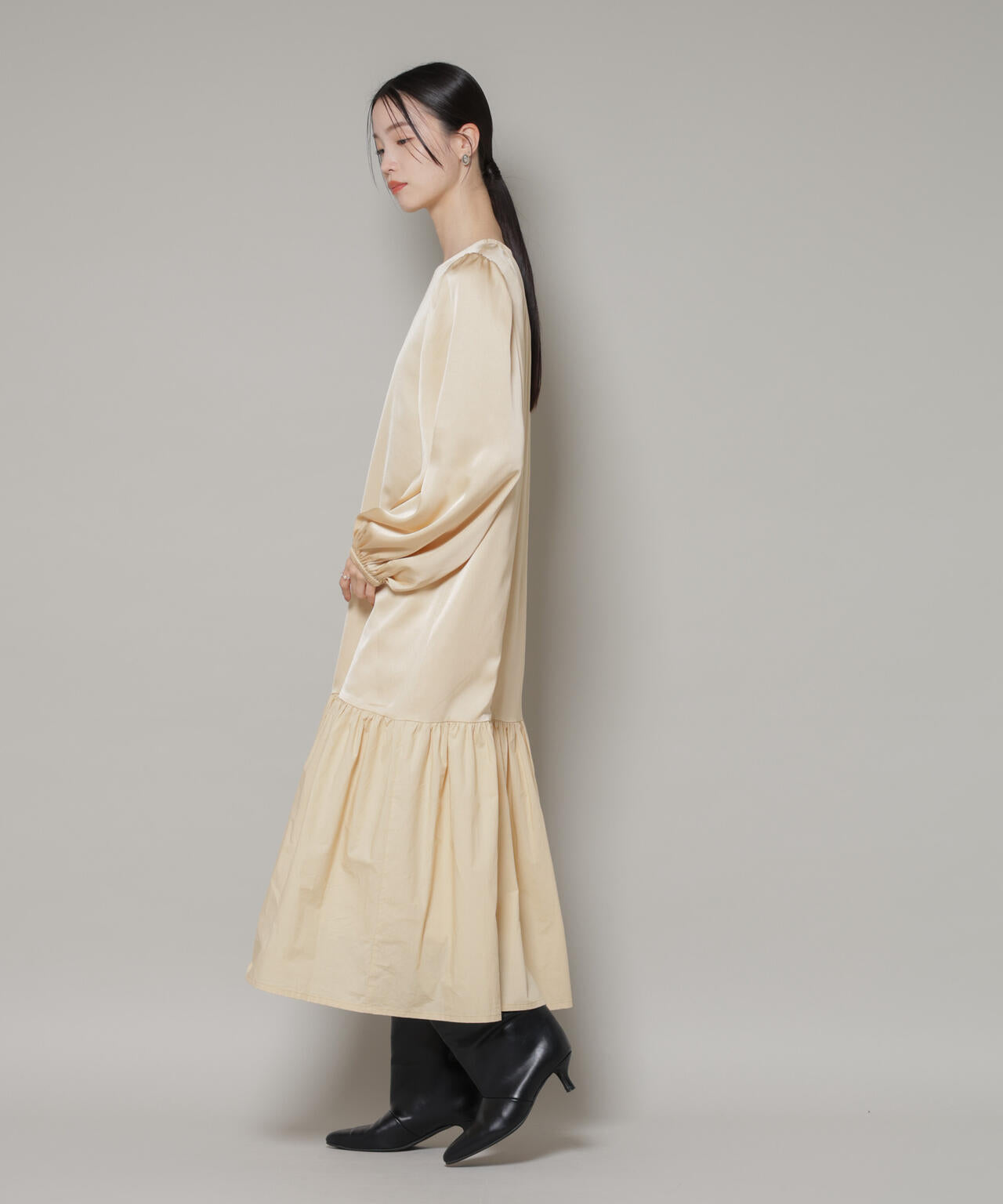 異素材切り替えギャザーサテンワンピース 6736119305