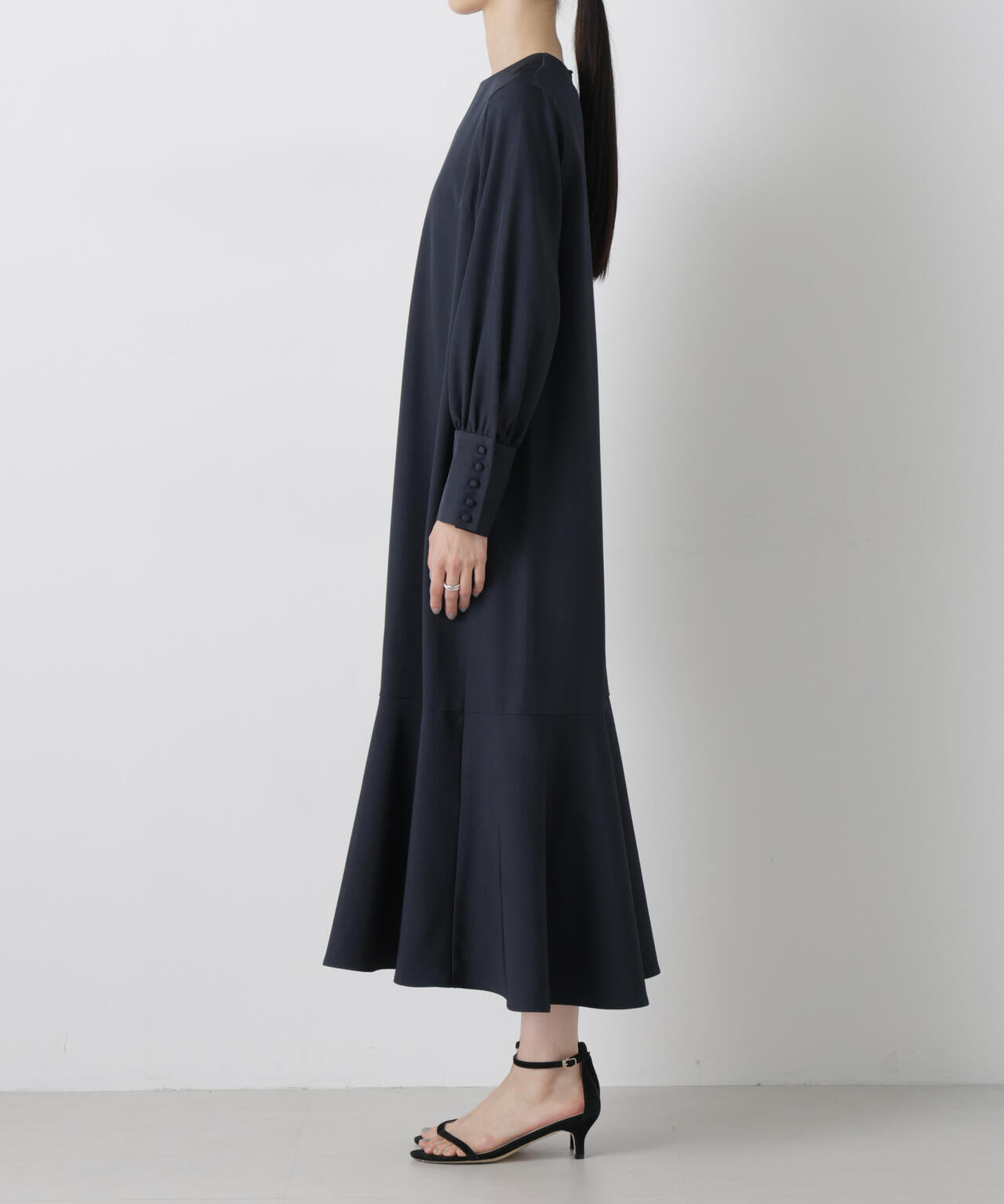 ヘムフレアクルミボタンスリーブワンピース 6736119309