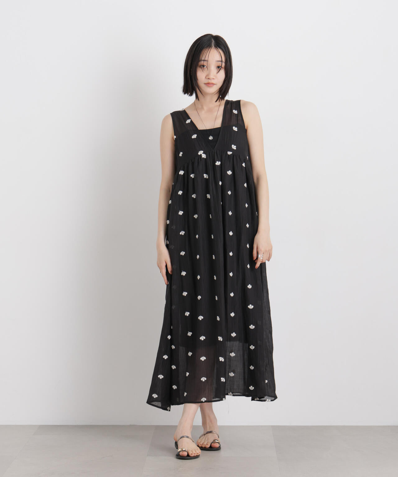 小花柄エンブロイダリーシアーギャザーワンピース 6736119325