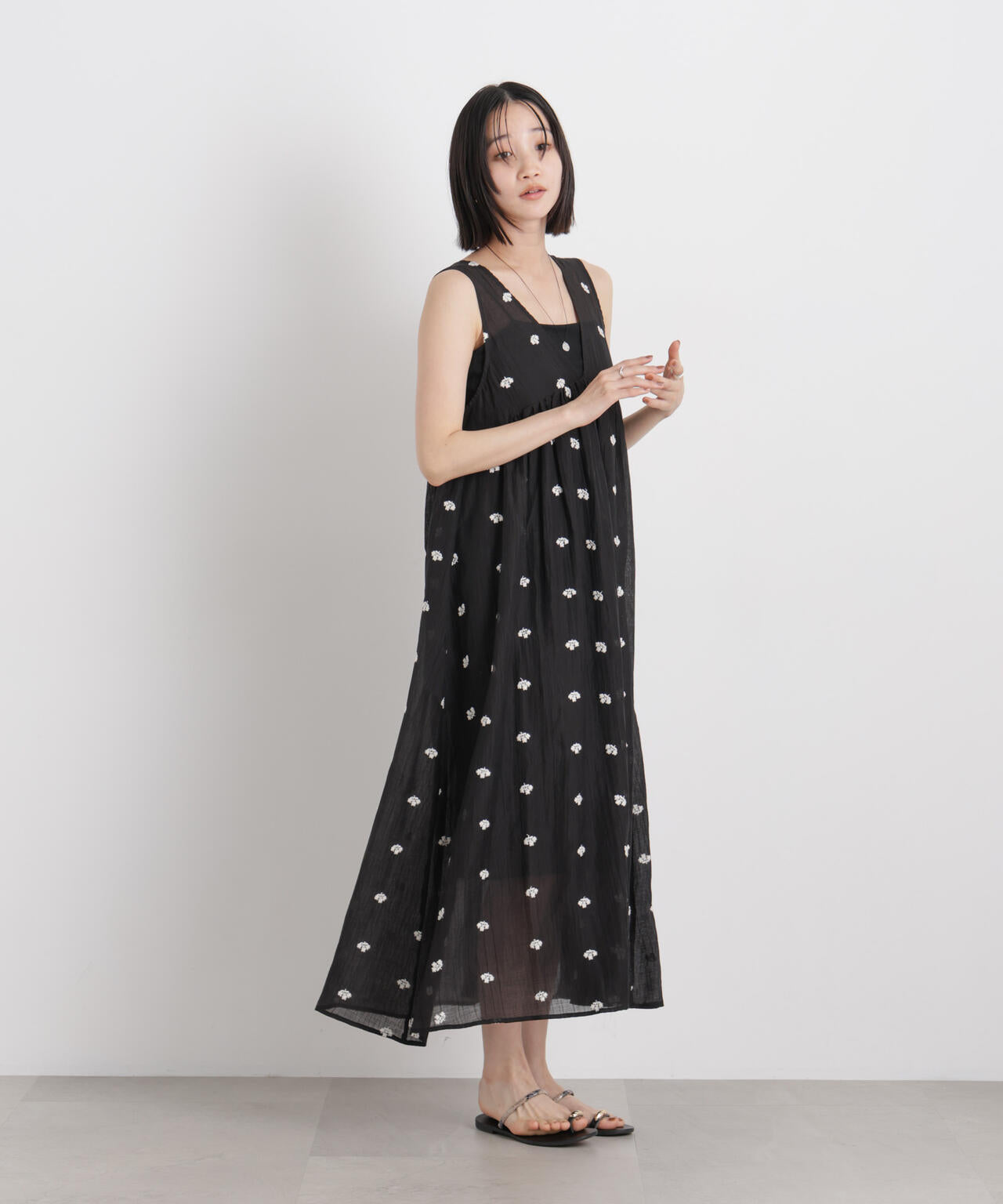 小花柄エンブロイダリーシアーギャザーワンピース 6736119325